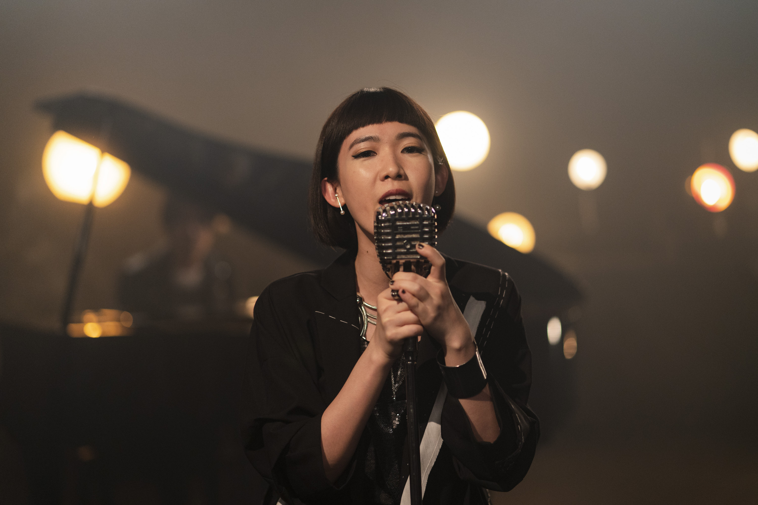 孫可芳在《四樓的天堂》中飾演一個找不到自己定位及認同的歌手。（公視提供）