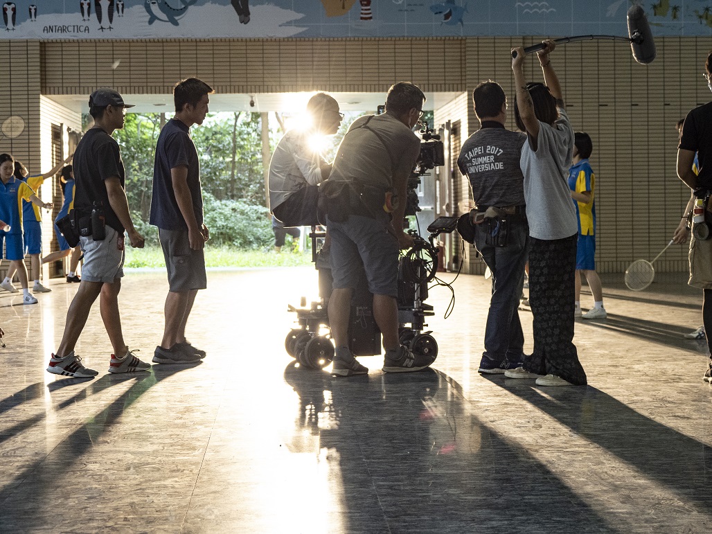 影片在去年9月開鏡，鍾孟宏（中）也展現他細膩的光影風格。（本地風光提供）