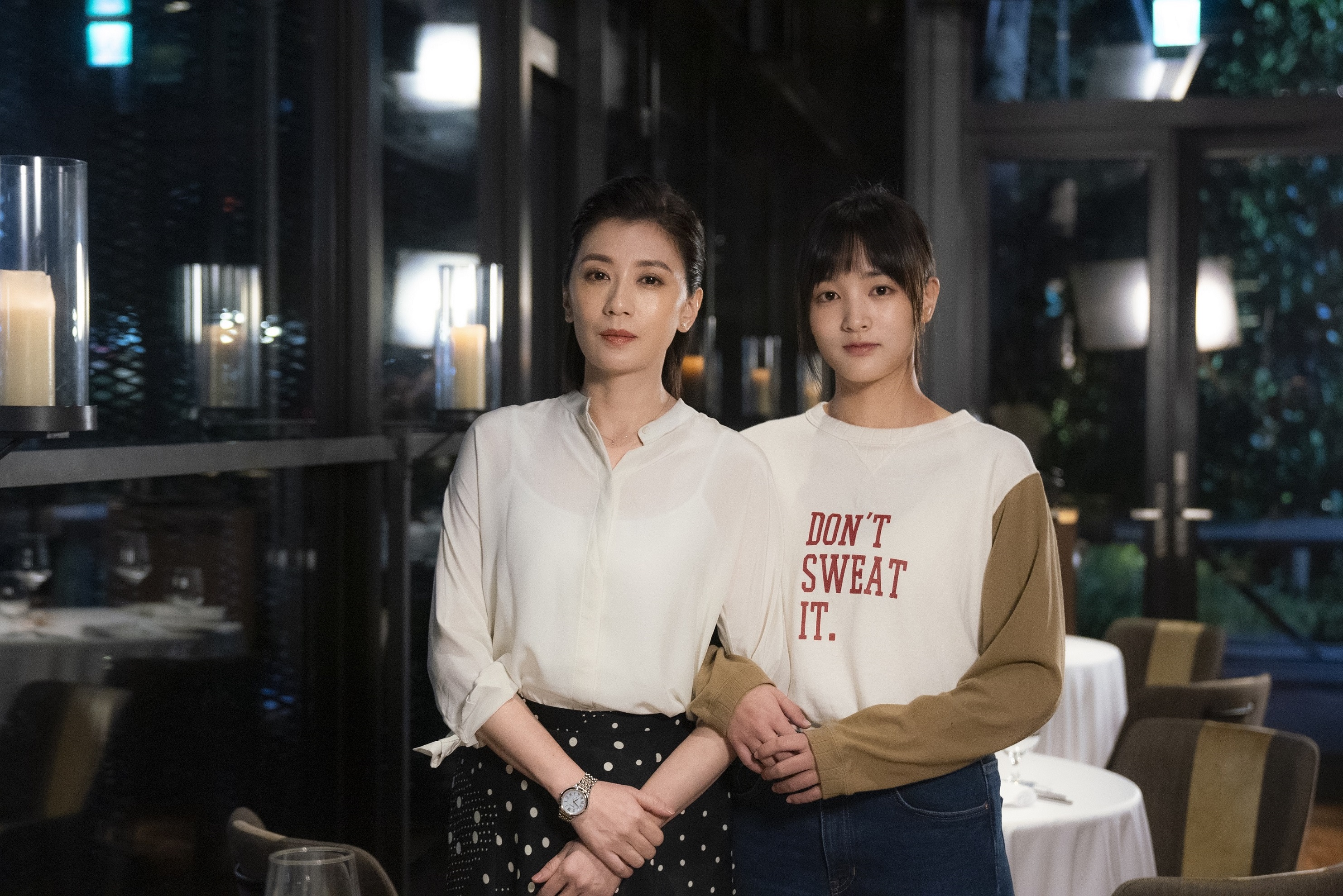 《瀑布》裡賈靜雯（左）、王淨飾演母女，她們也是鍾孟宏心中最完美的組合。（本地風光提供）