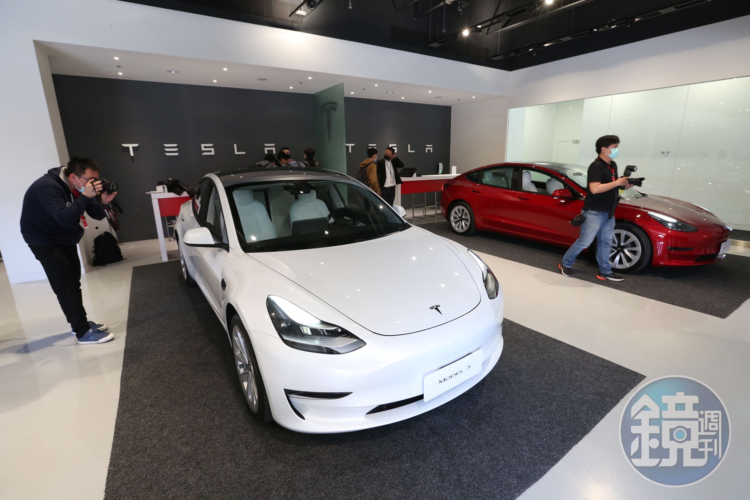 電動車趨勢形成，國泰智能電動車（00893）成為小資族定期定額投資的熱門標的。