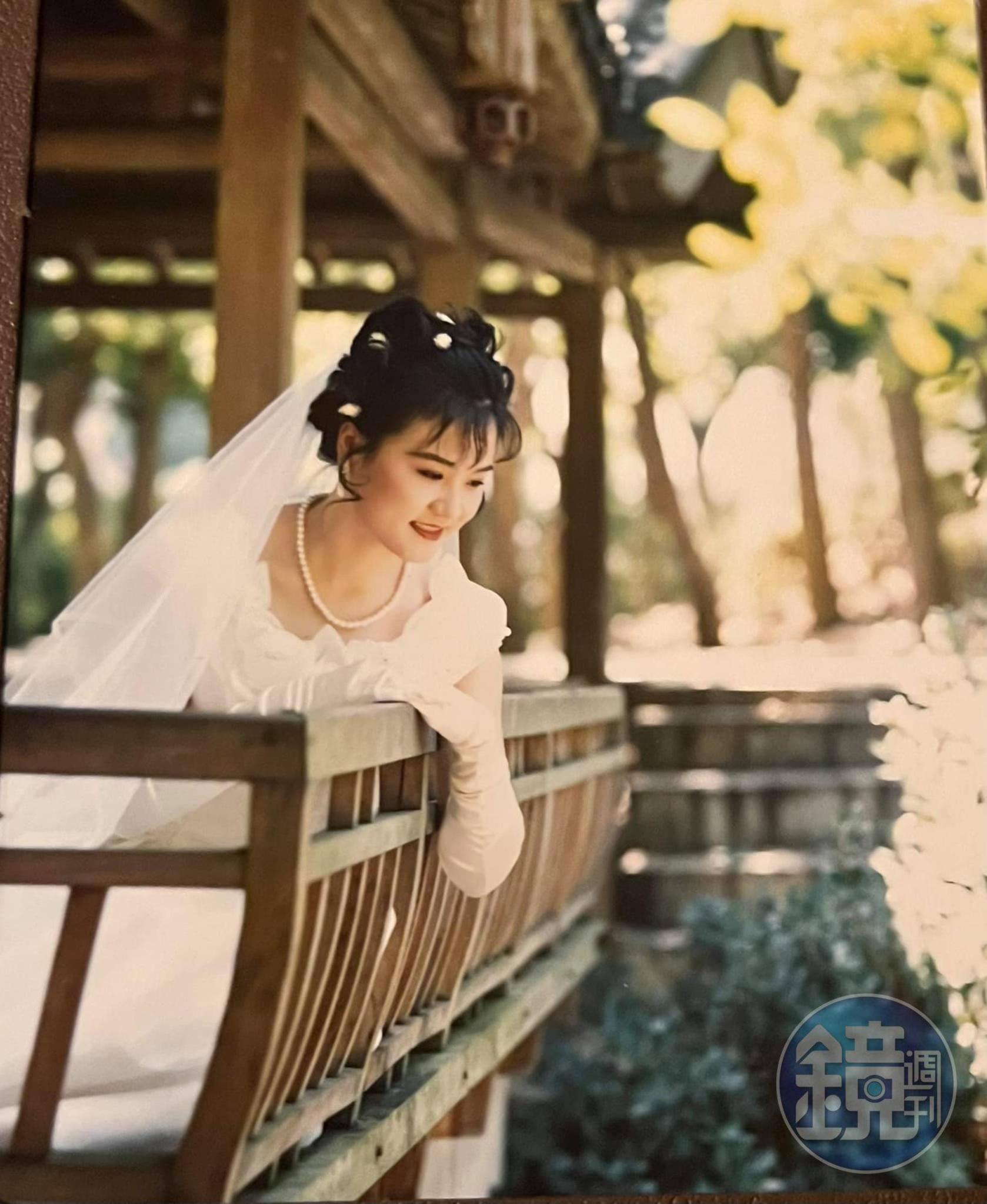 老婆的婚紗照。