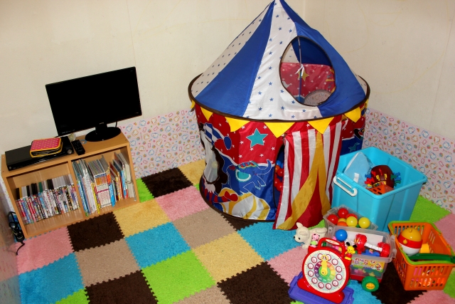 一位三寶媽便表示，玩具只租不買，讓她一年省下4000 英鎊（約新台幣15萬）。（示意圖 photoac）