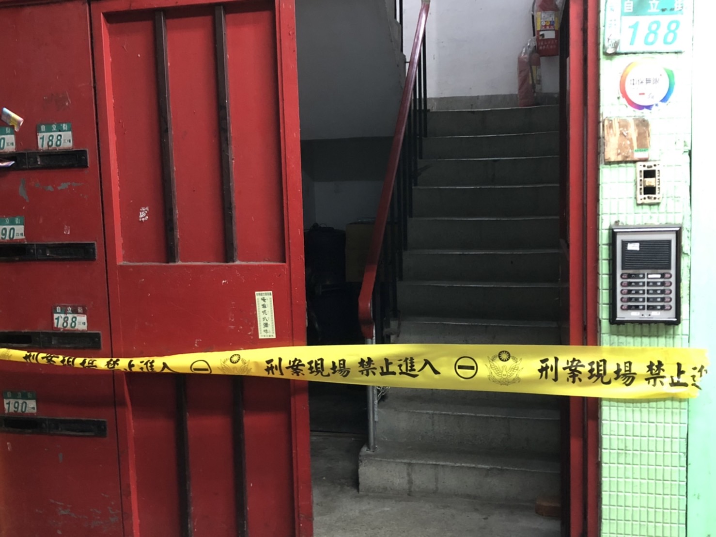 警方封鎖案發現場進行採證。（讀者提供）