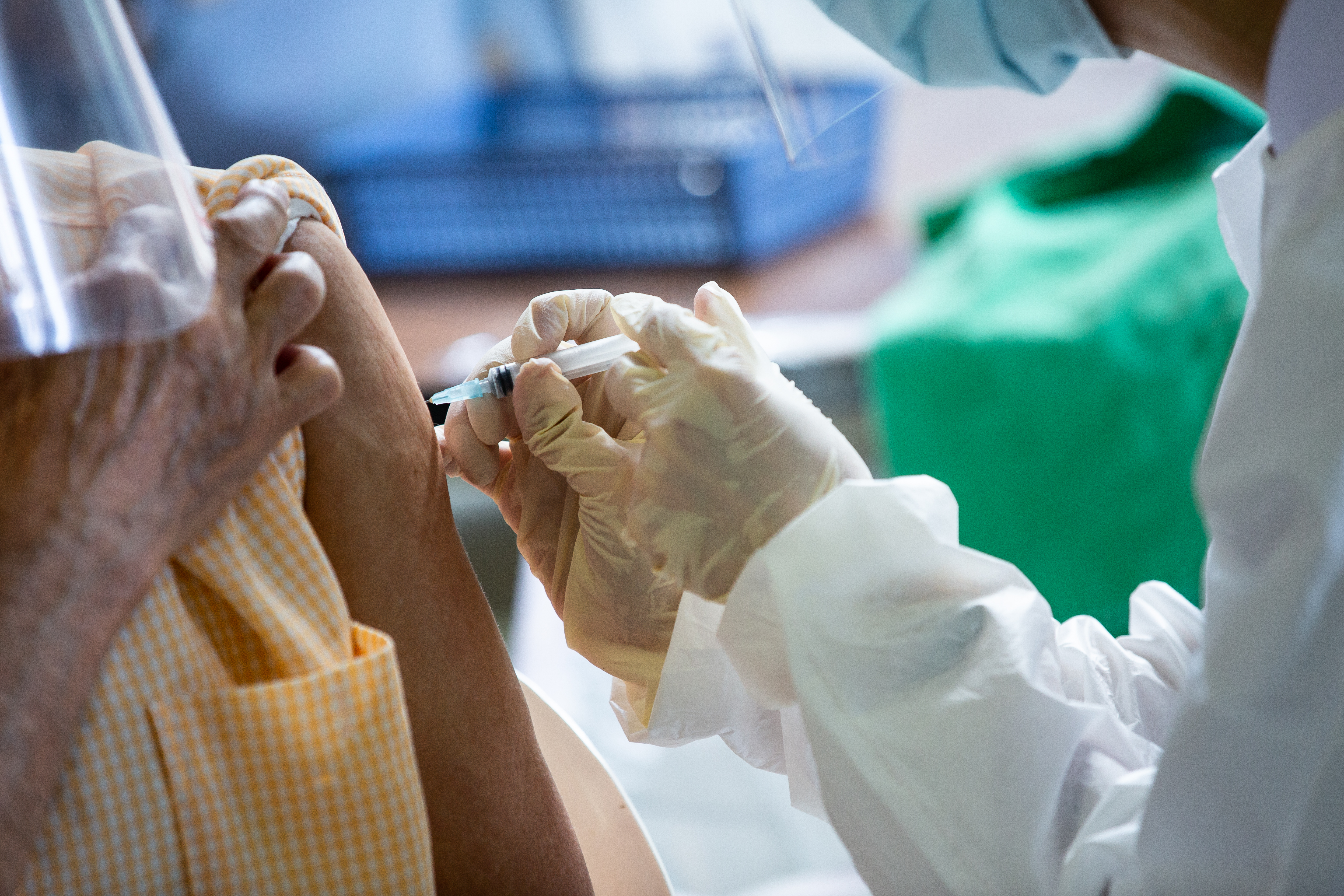 COVID-19疫情持續肆虐全球，目前各國政府都積極提升全民疫苗的覆蓋率。（示意圖，本刊資料照）