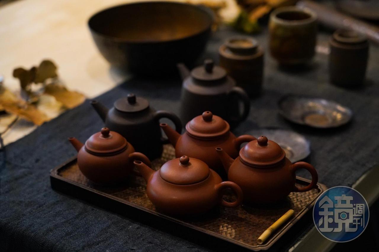 茶具與器皿全是老闆親自挑選,若找不到心儀的,他就自己動手做。