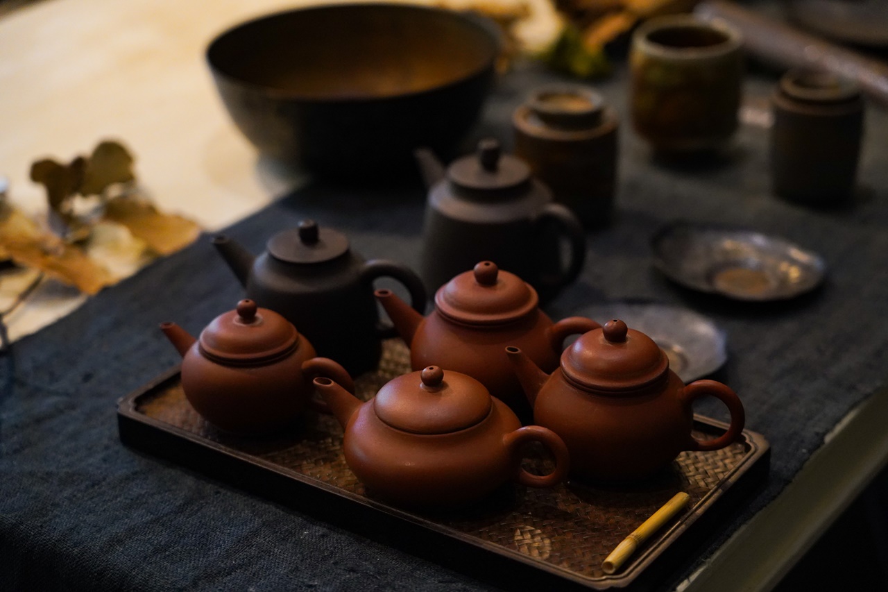 茶具與器皿全是老闆親自挑選，若找不到心儀的，他就自己動手做。