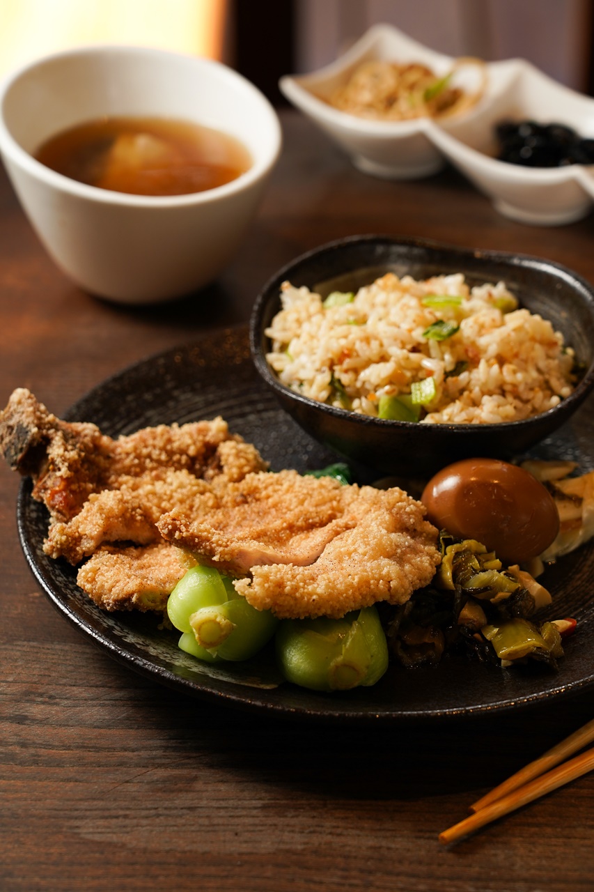 經典的上海庶民美味「上海排骨菜飯」。（488元／套餐）