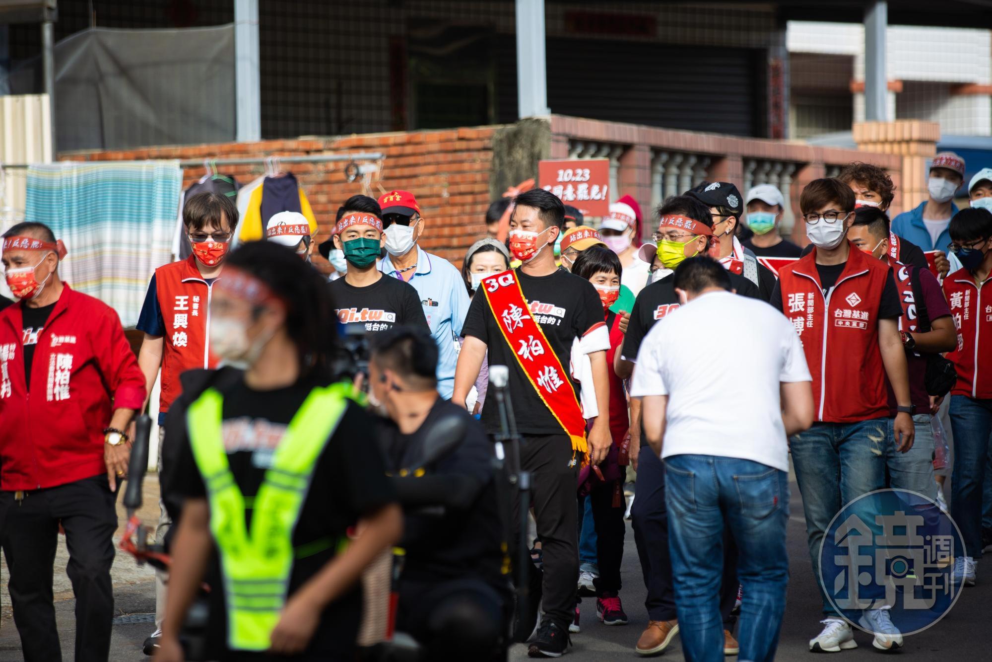 陳柏惟面臨罷免投票,近日他和團隊在台中街頭掃街爭取民眾認同。