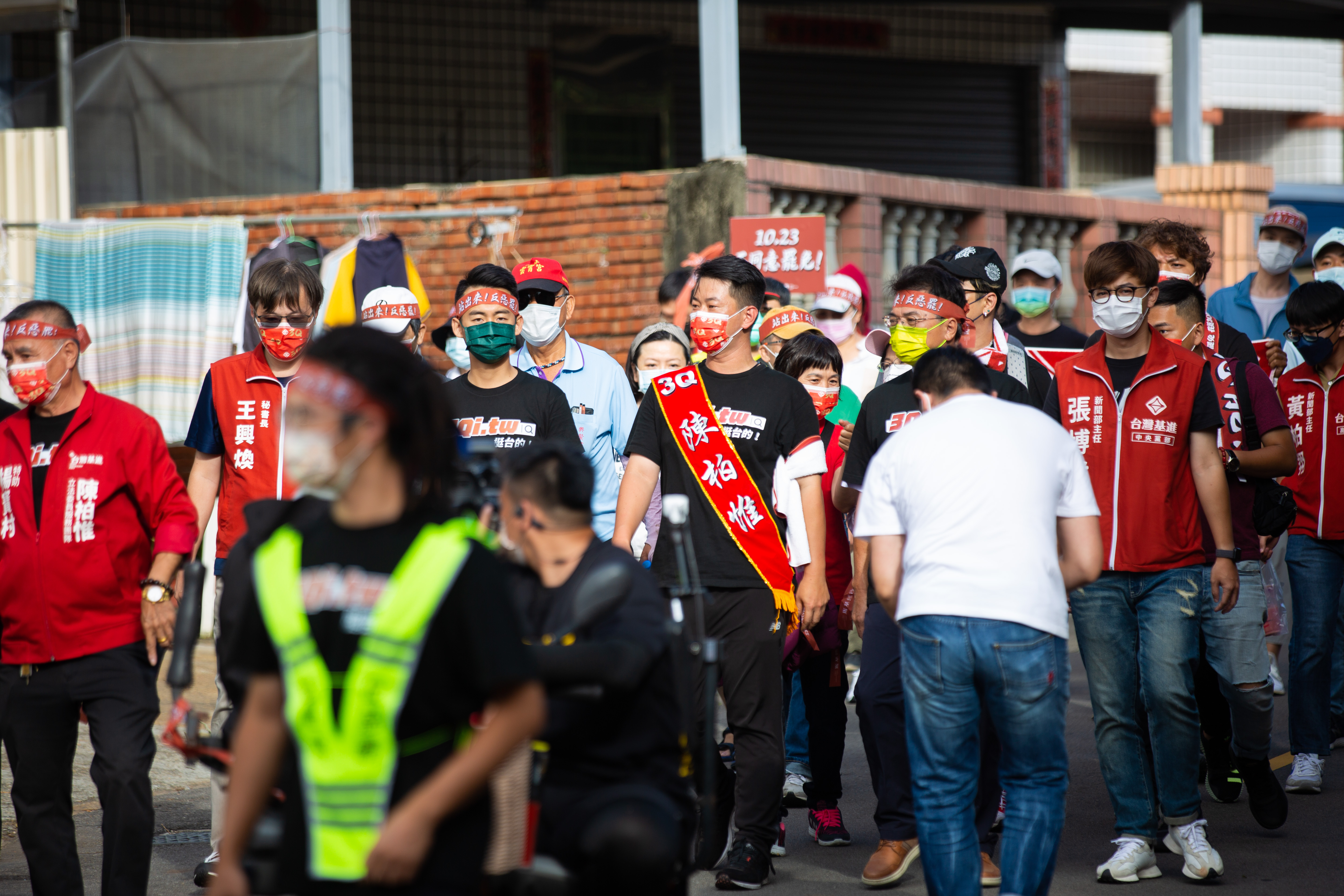 陳柏惟面臨罷免投票,近日他和團隊在台中街頭掃街爭取民眾認同。