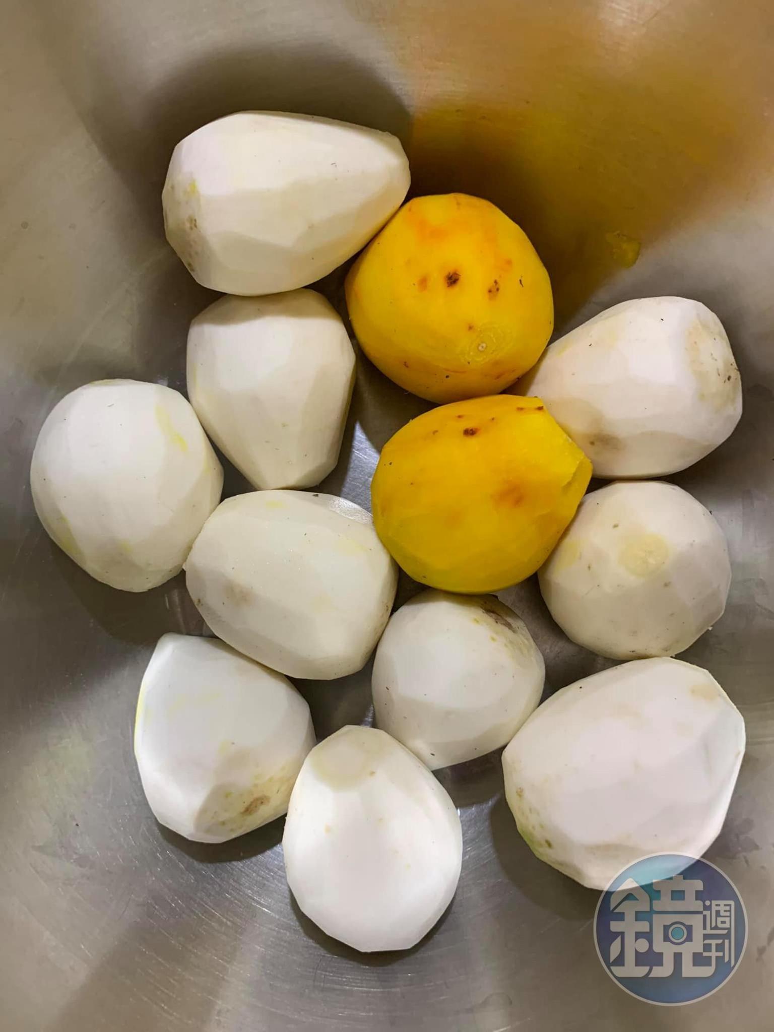 蕪菁去皮後也削圓。