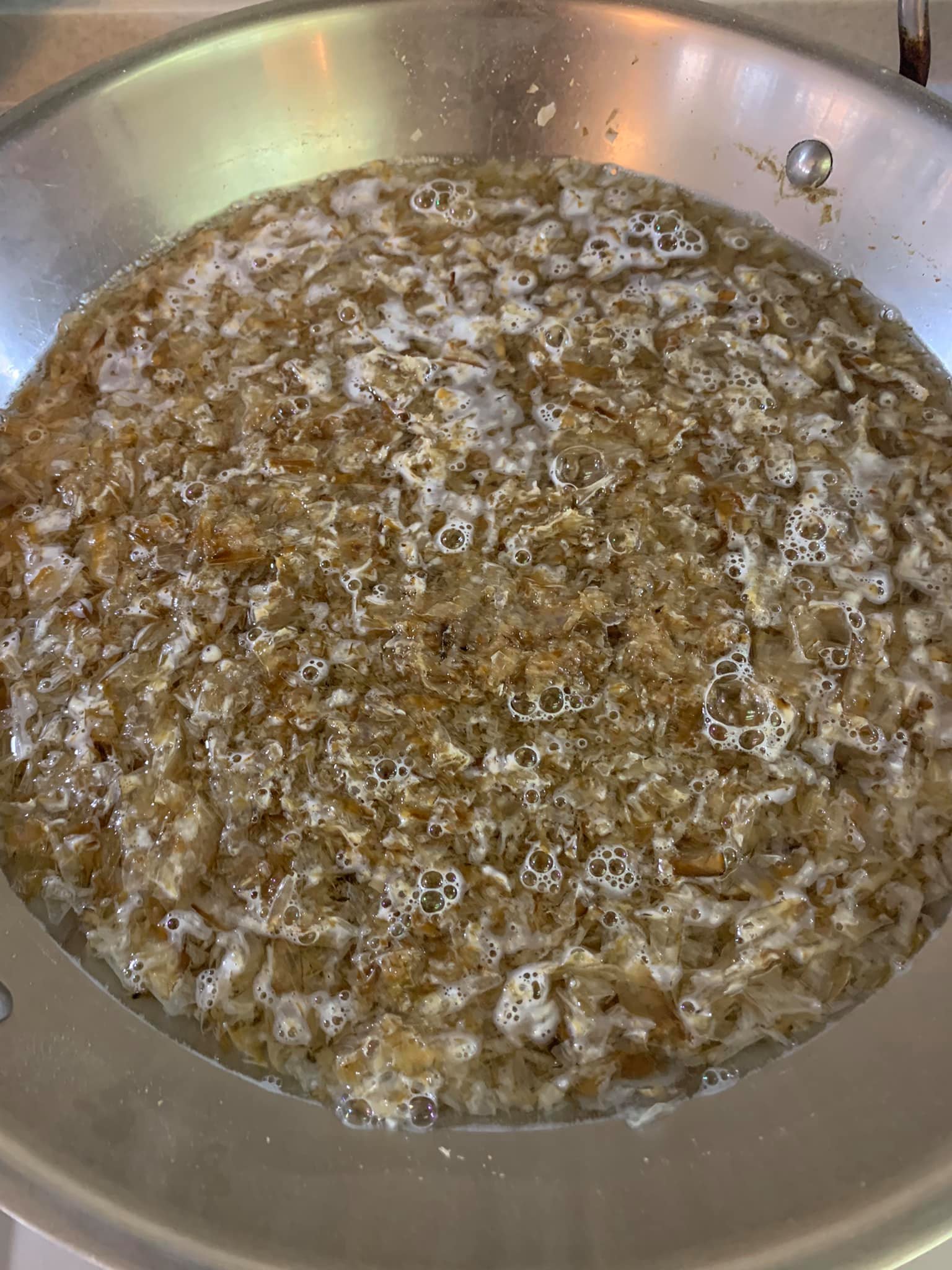 湯滾即撈起柴魚片。