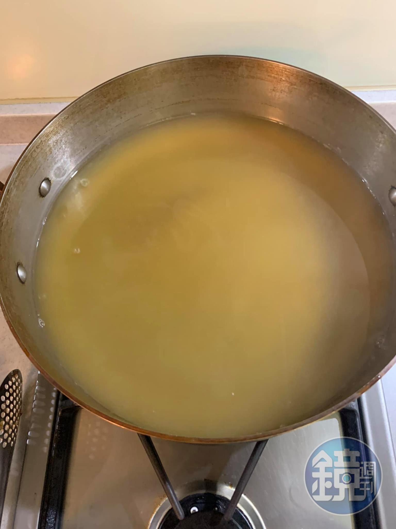 得到一鍋柴魚高湯。