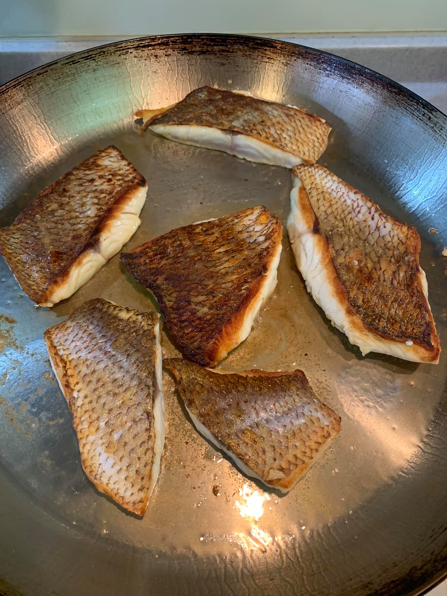 真鯛翻面再煎。