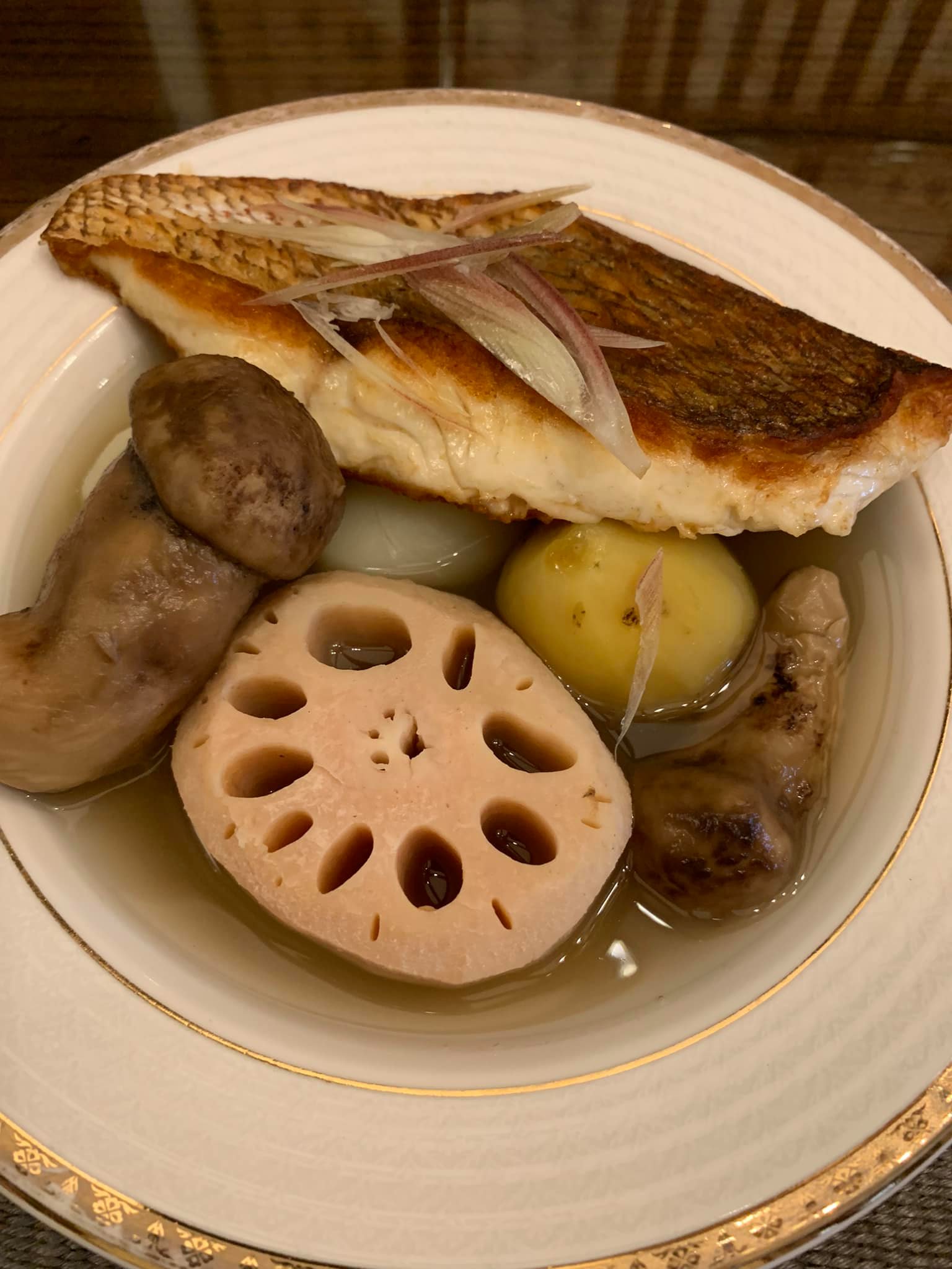 肥厚的魚片煎得非常成功，魚煎得好有水份，不吃魚的大兒子也完全接受。