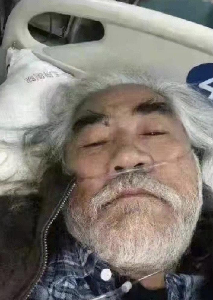 網路謠傳張紀中與妻子爭吵後住院插管治療,他澄清照片是多年前高血壓發作住院照片。(圖/翻攝自新浪微博)