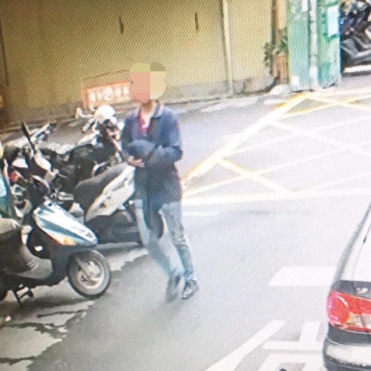 李嫌疑似因討不到錢動刀殺人逃亡至花蓮，昨深夜外出購買宵夜時遭警方逮捕。（翻攝畫面）