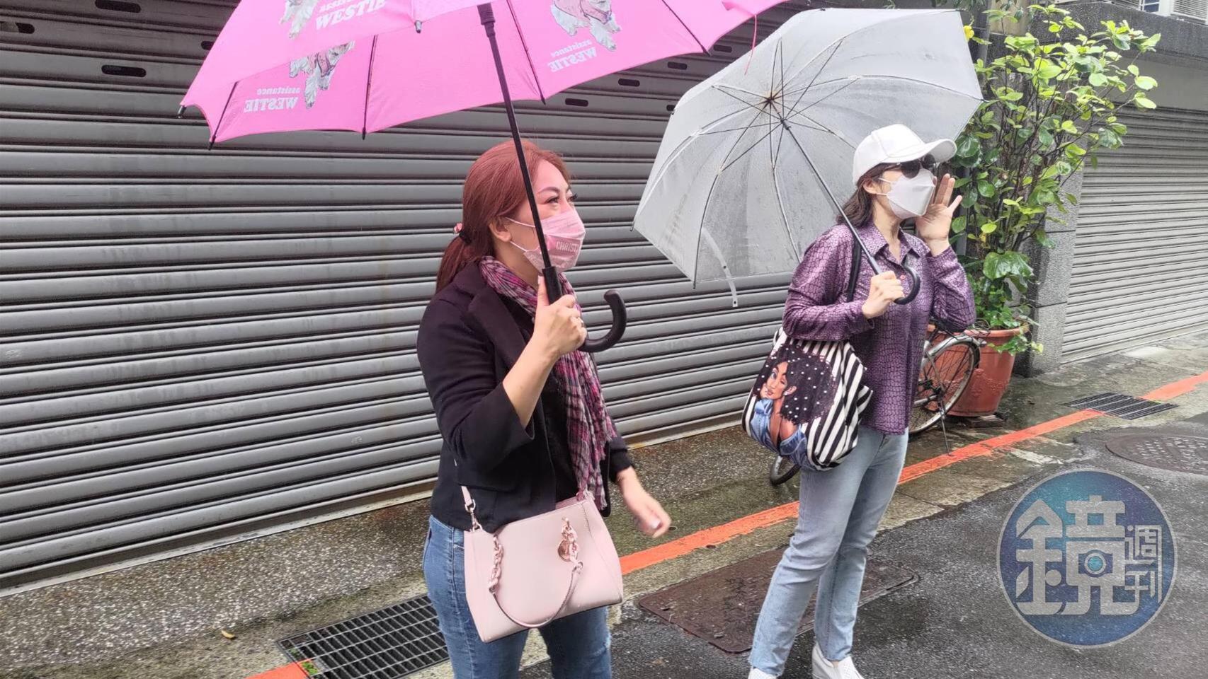 潘女和友人在門口喊話，要求陳文棟出面解決債務。