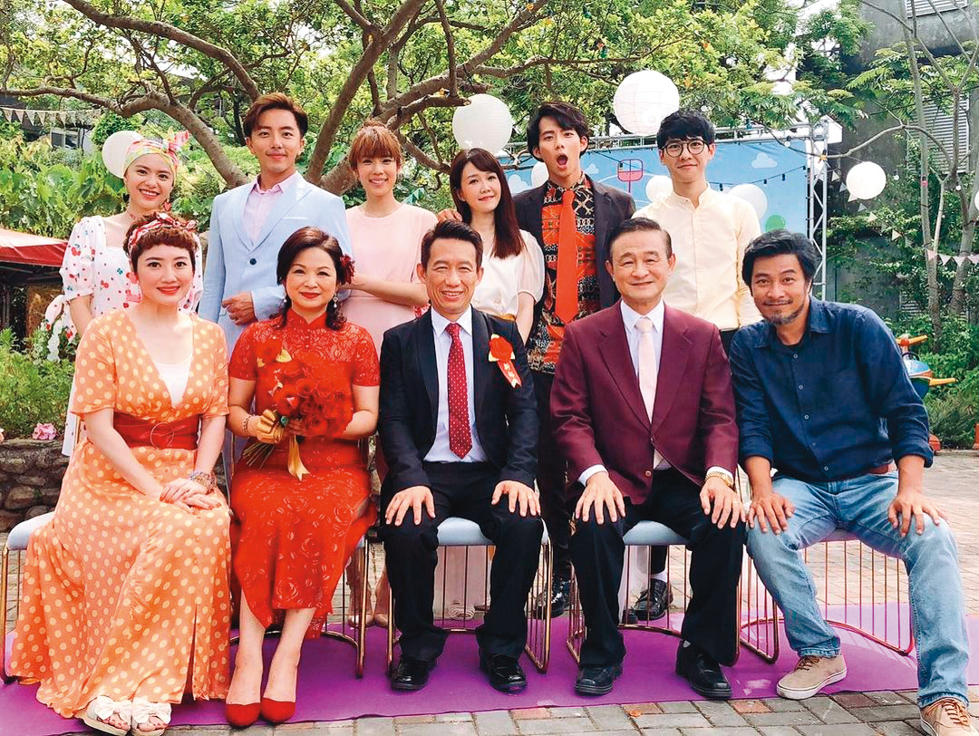 廖偉博（後排右一）在《月村歡迎你》初試啼聲。（翻攝自廖偉博IG）