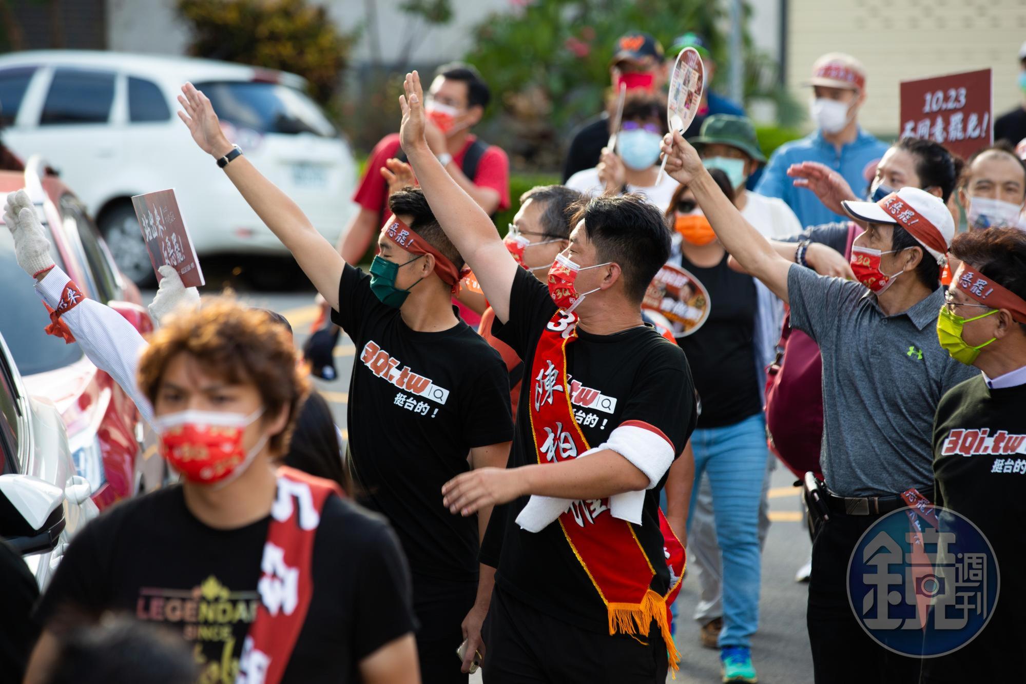 陳柏惟連日苦行搏感情,投票前將舉行「台灣民主轉骨湯」音樂晚會助陣。