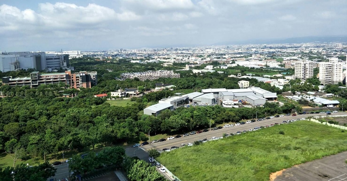 建商購地排名第二為台中市西屯區，購地總面積約7,500坪，此區域近一年住宅單價落在每坪24.9萬元。