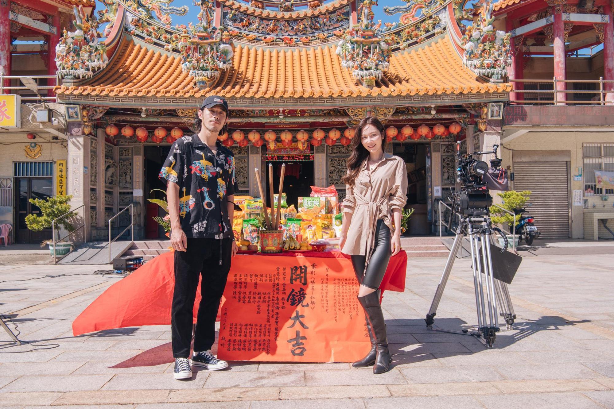 曾莞婷與黃騰浩才約好未來要合作,就接到《禁忌-化劫》演出邀約,兩人一起參加了開鏡儀式。(犢影制作提供)