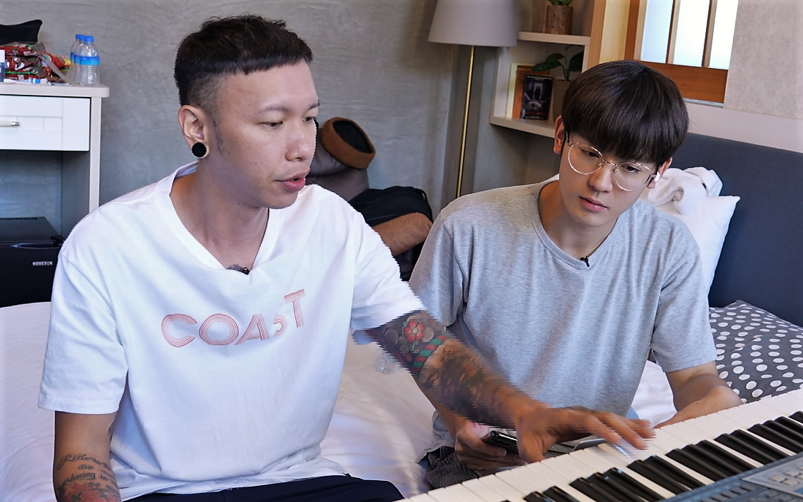 小春與小樂討論音樂創作。（台視、好看娛樂提供）