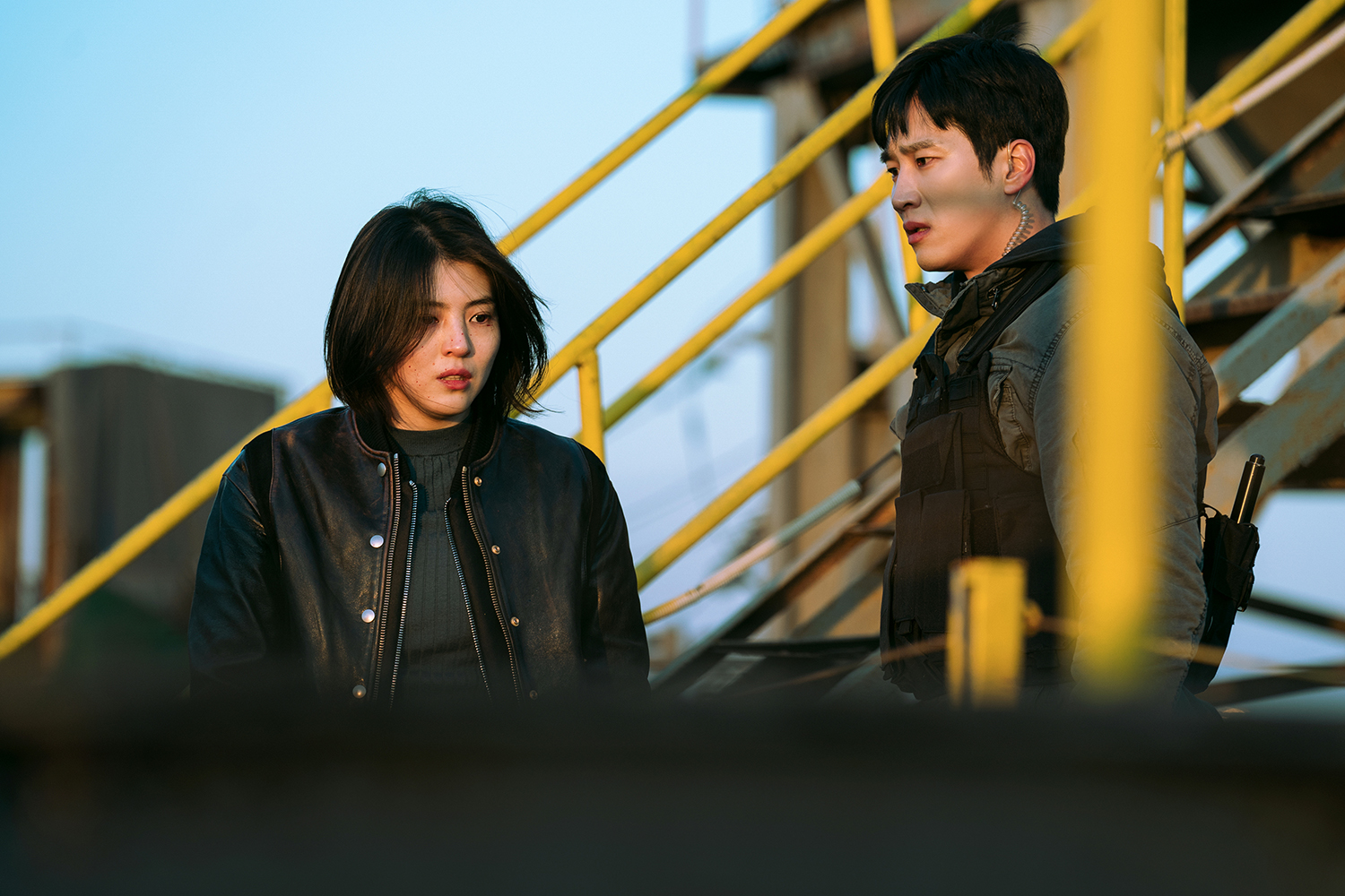 安普賢與韓韶禧在《以吾之名》有不少精彩動作戲。（Netflix提供）