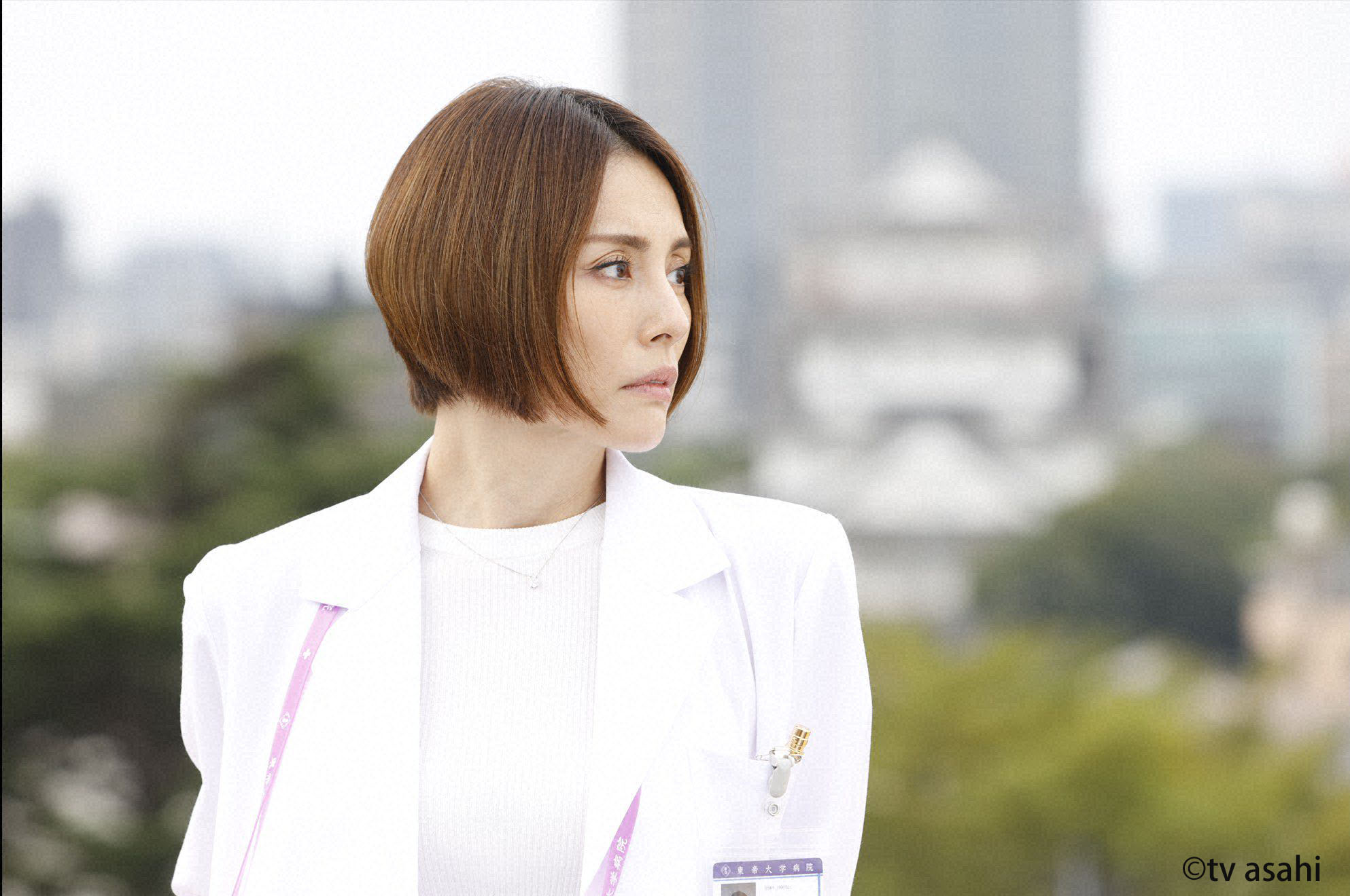 30代演到快50歲靠上健身房凍齡米倉涼子曝《派遣女醫X》海報後