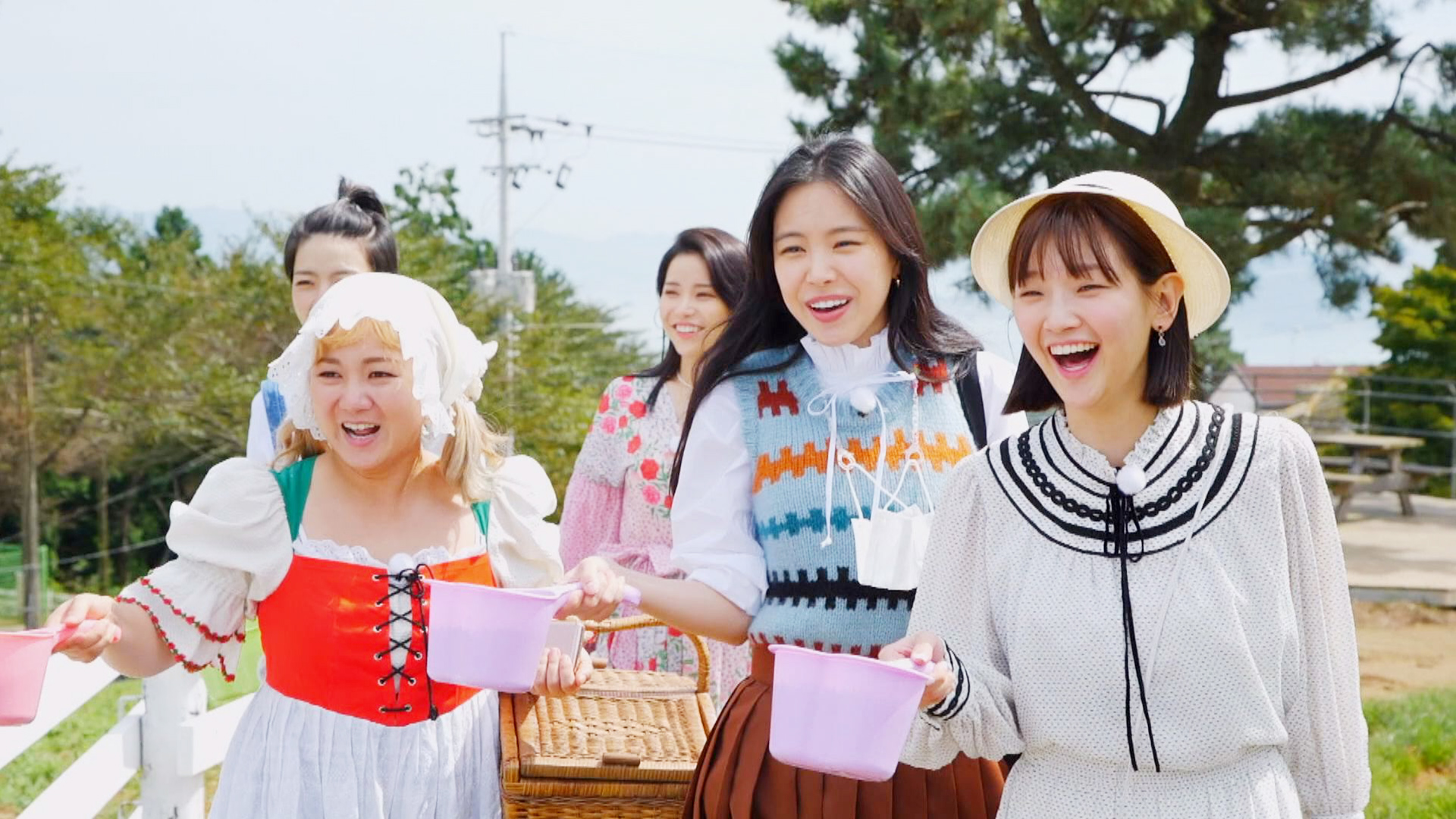 《感性露營》集合朴娜勑、安英美、「Apink」孫娜恩、「MAMAMOO」頌樂、朴素淡等人出演。（東森提供）