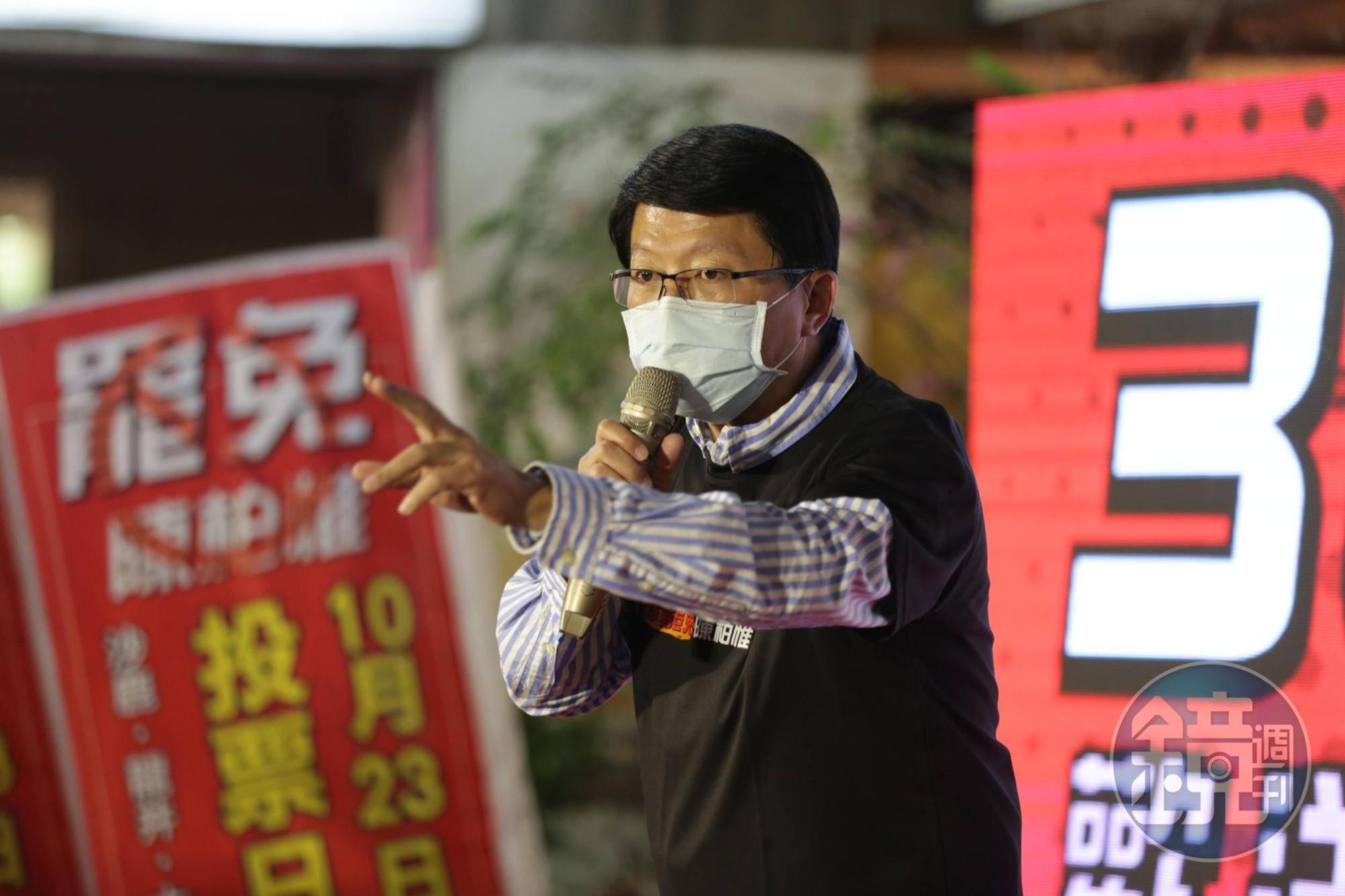 台南市議員謝龍介。