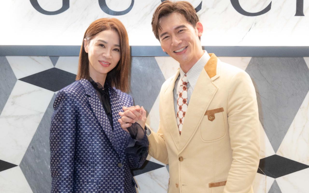 謝盈萱(左)與《俗女2》的前男友温昇豪(右)牽起手,展現「分手後還是朋友」風度。(GUCCI提供)