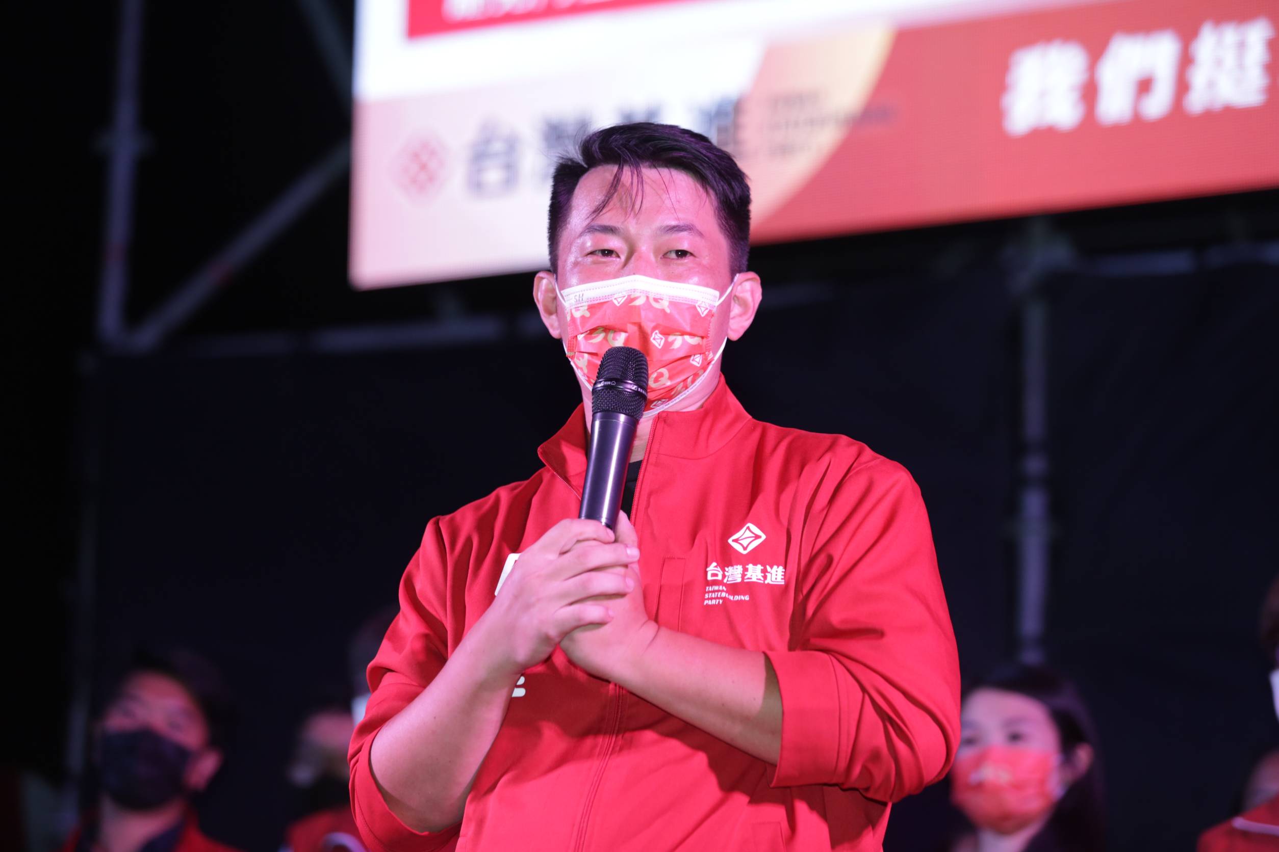 陳柏惟遭罷免,晚間發表感言。