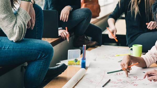 一名微信暱稱「在聽」的網友稱，某校學生不雅行為的場所為「財經學院的」，引導廣大網友猜測指向為廣西財經學院。（示意圖，Pixabay）