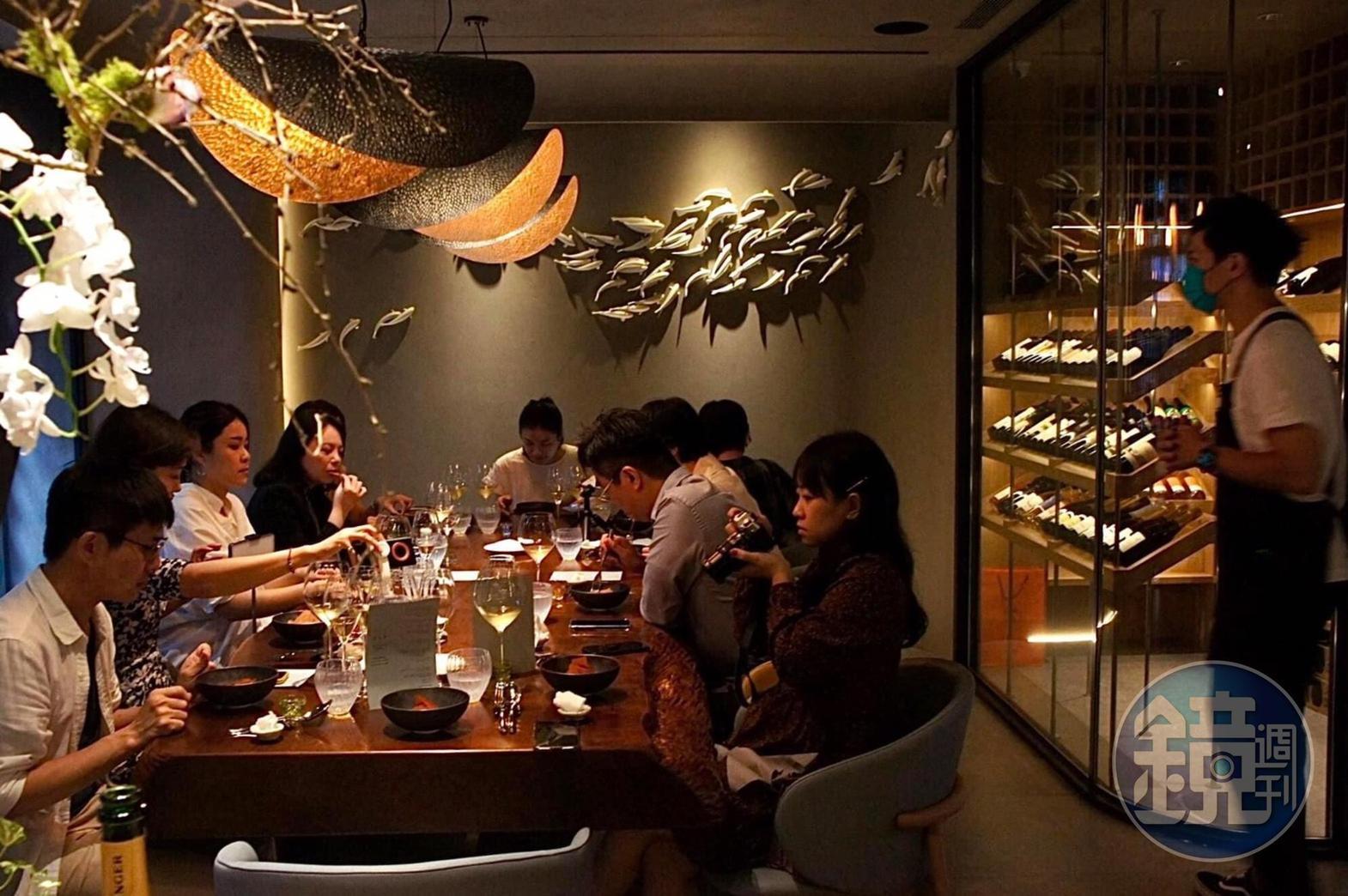 「T+T」食驗室結合料理研究室暨主廚餐桌,需透過熟客預約用餐。
