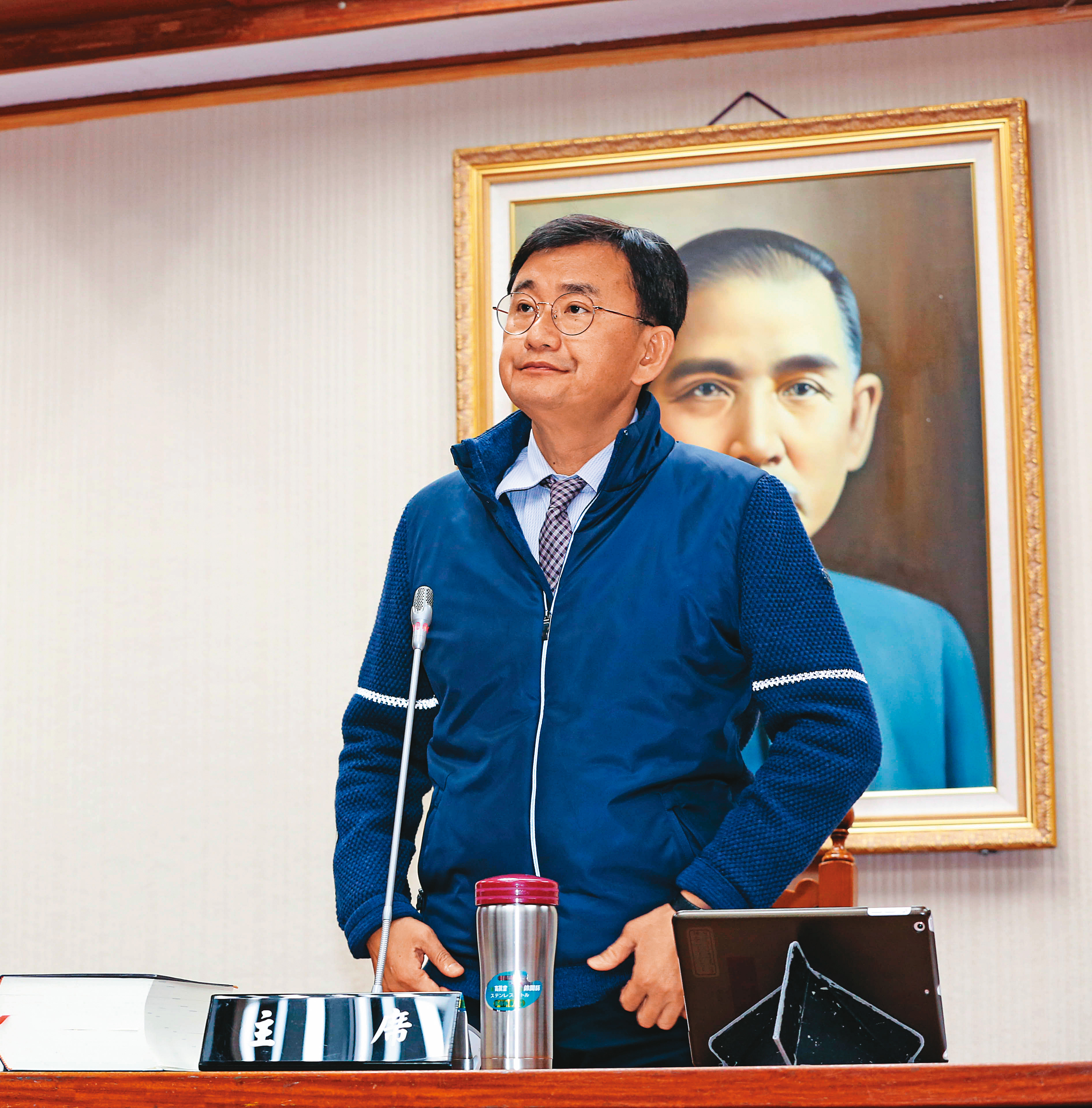 野百合世代的黃國書是資深教文立委，因線民風暴遭新潮流除名。
