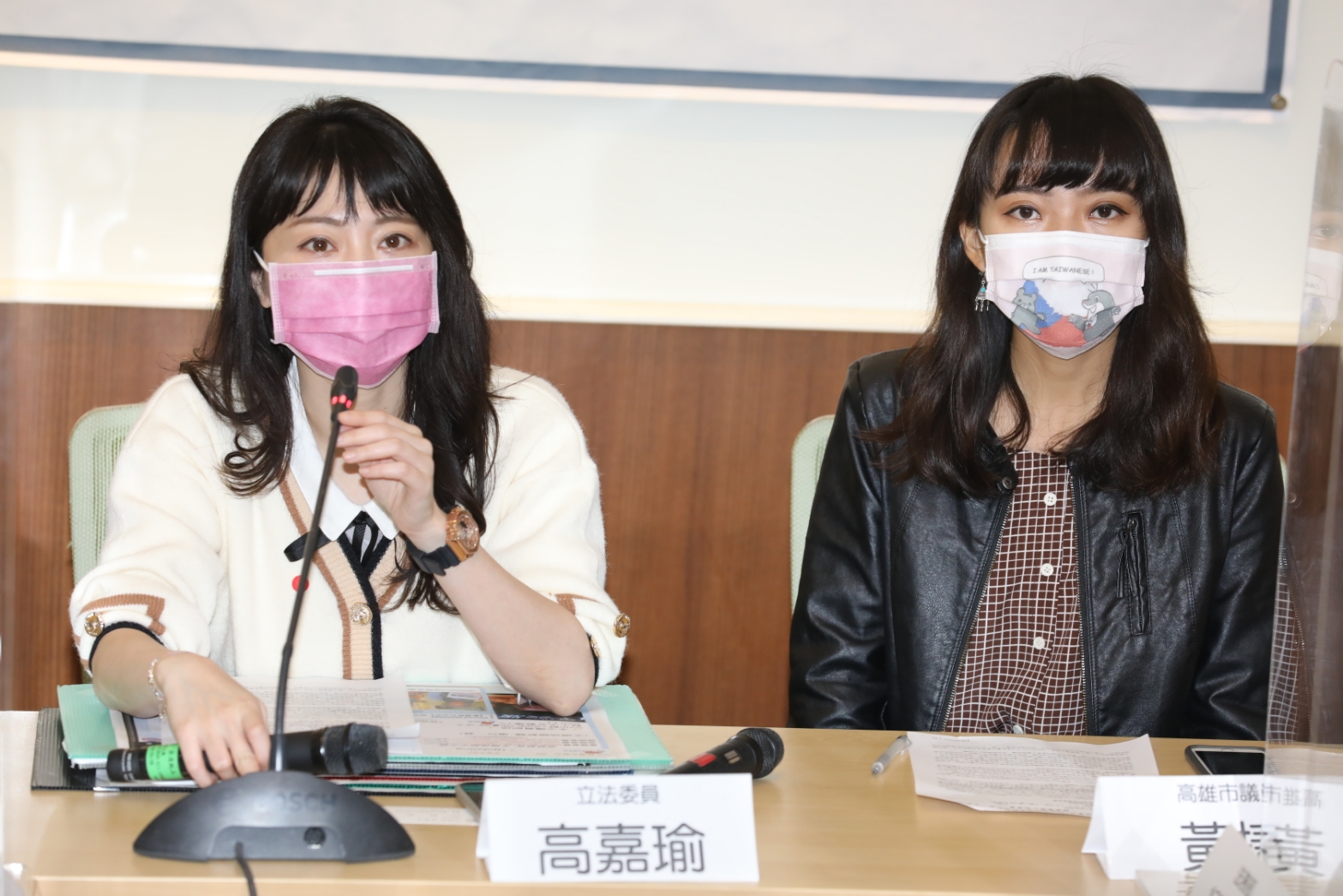 立委高嘉瑜（左）和高雄市議員黃捷（右）同樣身陷偷臉謎片風波。