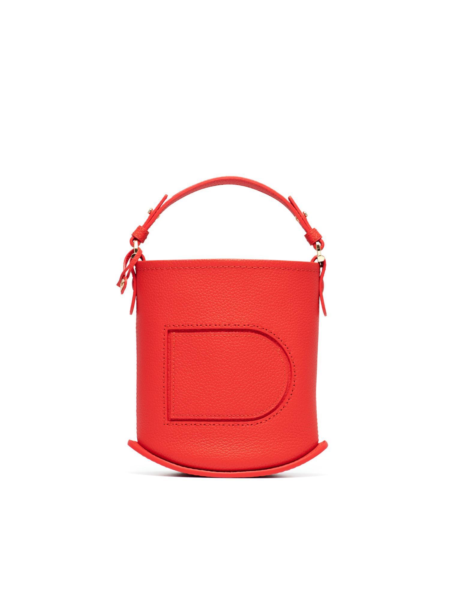 火紅色Pin Mini Bucket。NT$67,300。(美之心提供)