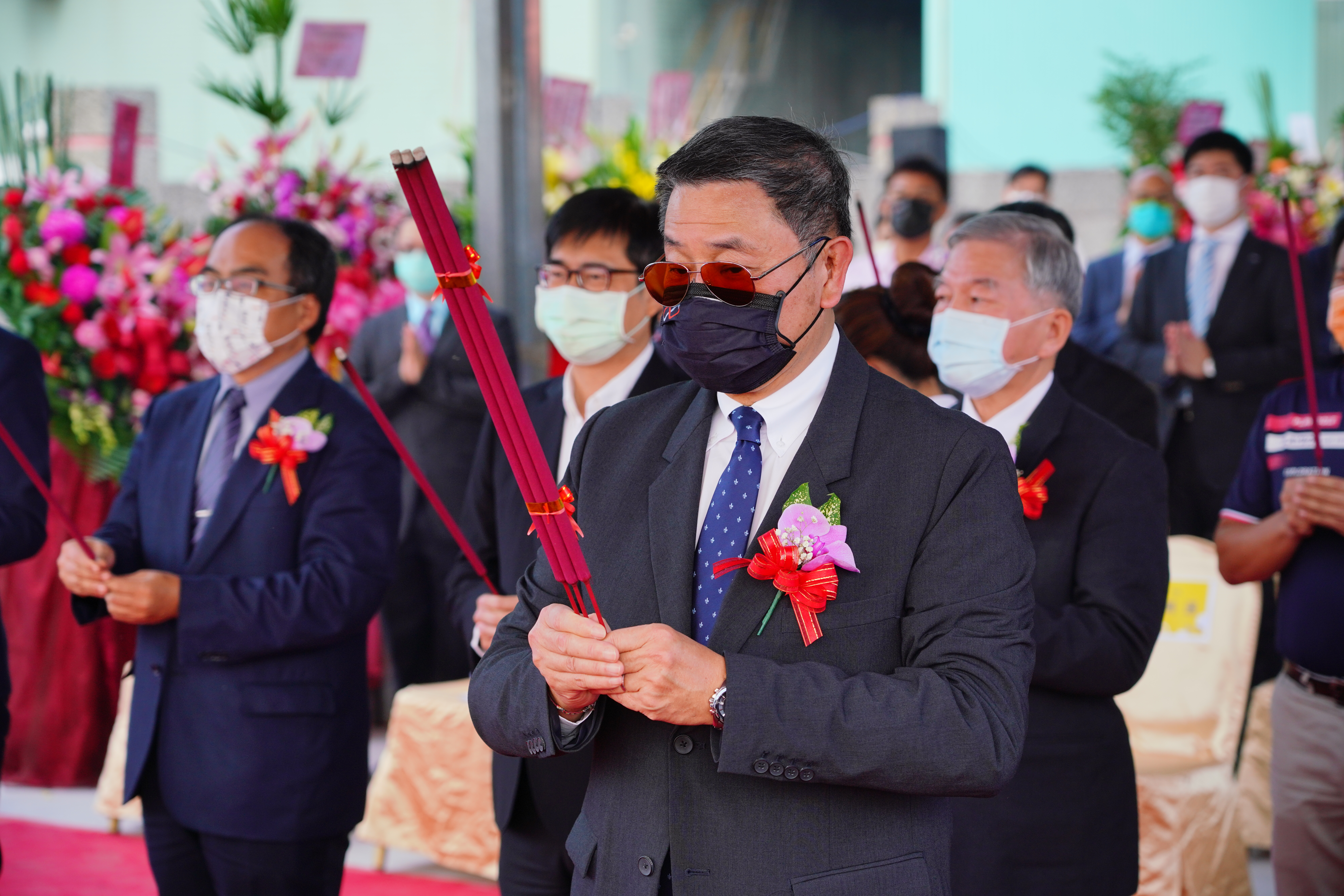 三元能源科技高雄鋰電池廠新建工程動土典禮，包括行政院副院長沈榮津、高雄市長陳其邁、經濟部工業局長呂正華、高雄市經發局長廖泰翔都出席捧場。