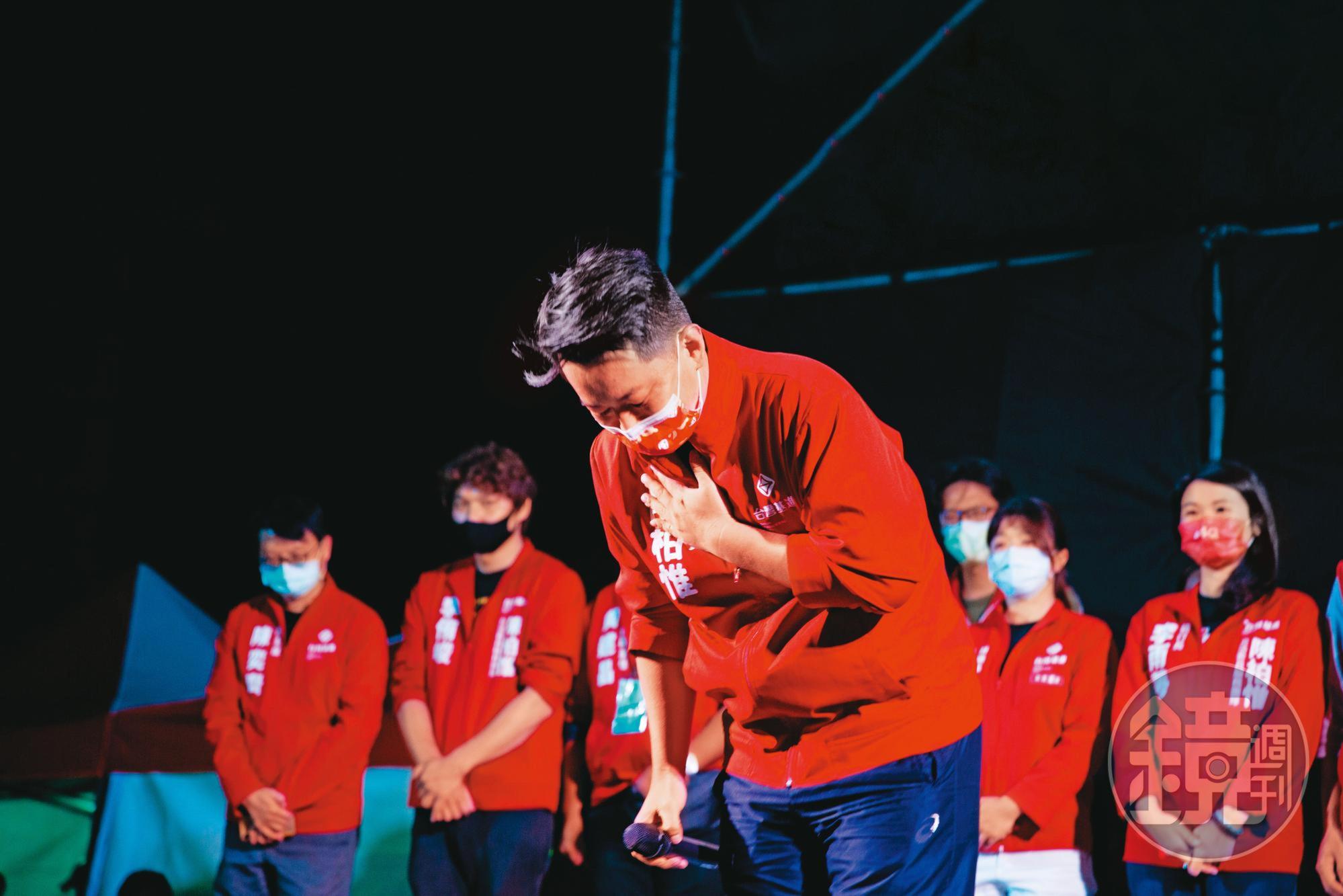 陳柏惟確定遭罷免,他開票夜哽咽向支持者說:「我不覺得是輸,下一戰再贏回來。」