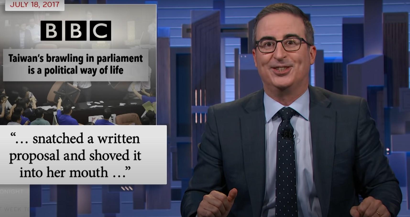 台灣國會的打鬥畫面成為節目笑點。(翻攝自Last Week Tonight YouTube頻道)