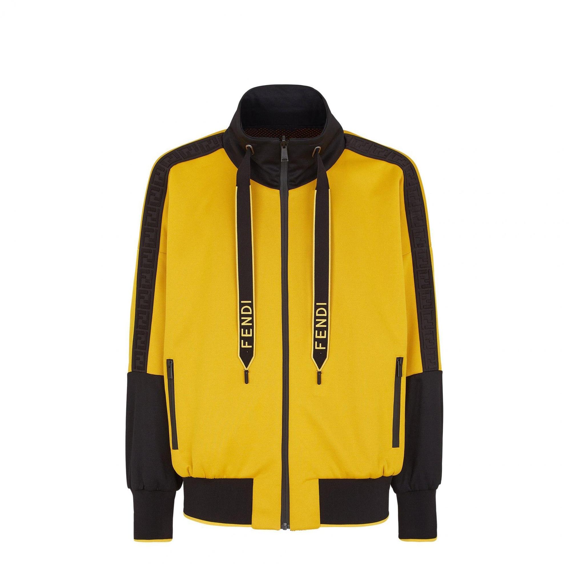 Ski滑雪系列男士雙面穿FF LOGO外套。NT56,000(FENDI提供)