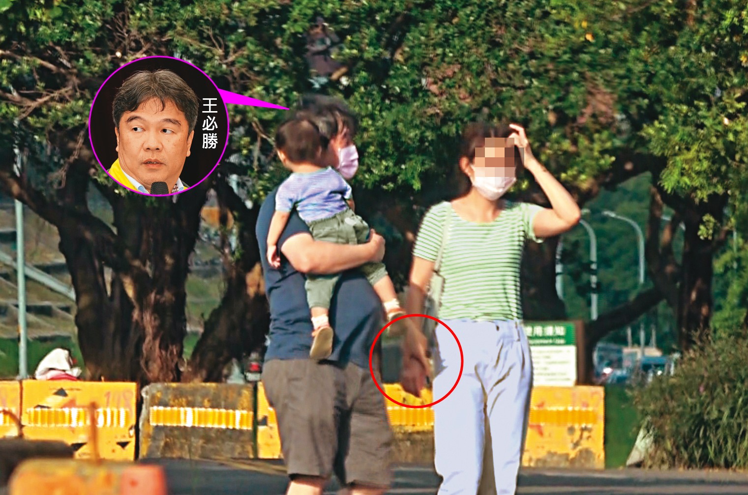 9月26日16：08，散完步，王必勝一手抱著女娃、一手牽起林女，準備取車。（圖中母女均已變裝處理）