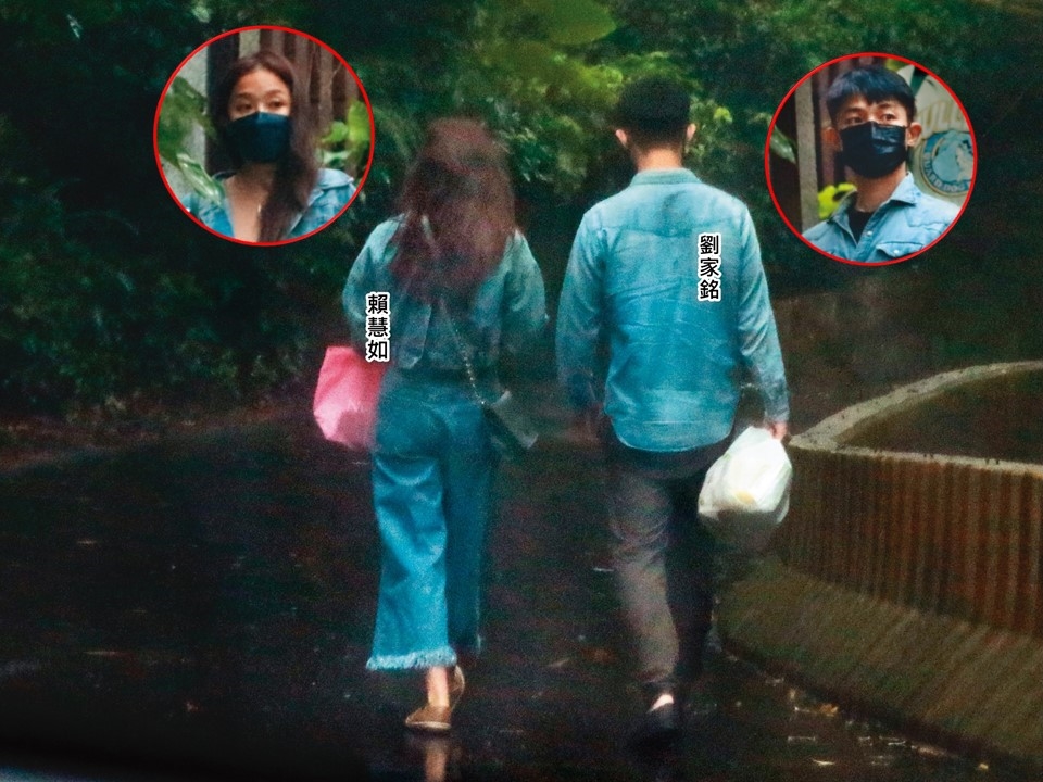 10/24 13:57 走進溫泉會館前，賴慧如和劉家銘終於並肩，女生手上原本的物品換到了男生手上。