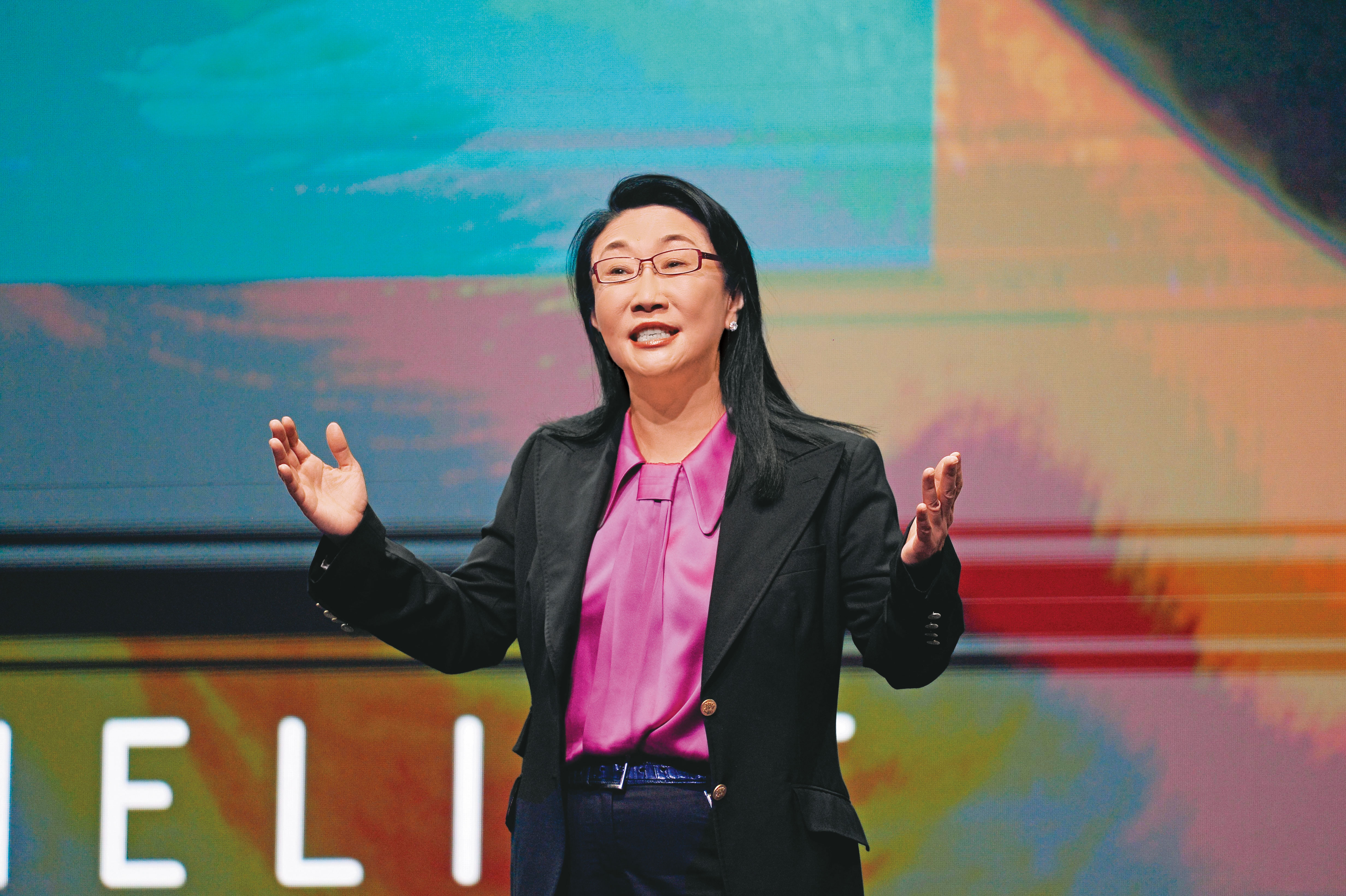 王雪紅搶攻元宇宙商機，11月除了VR眼鏡上市，備戰多時的元宇宙平台也會曝光。（東方IC）