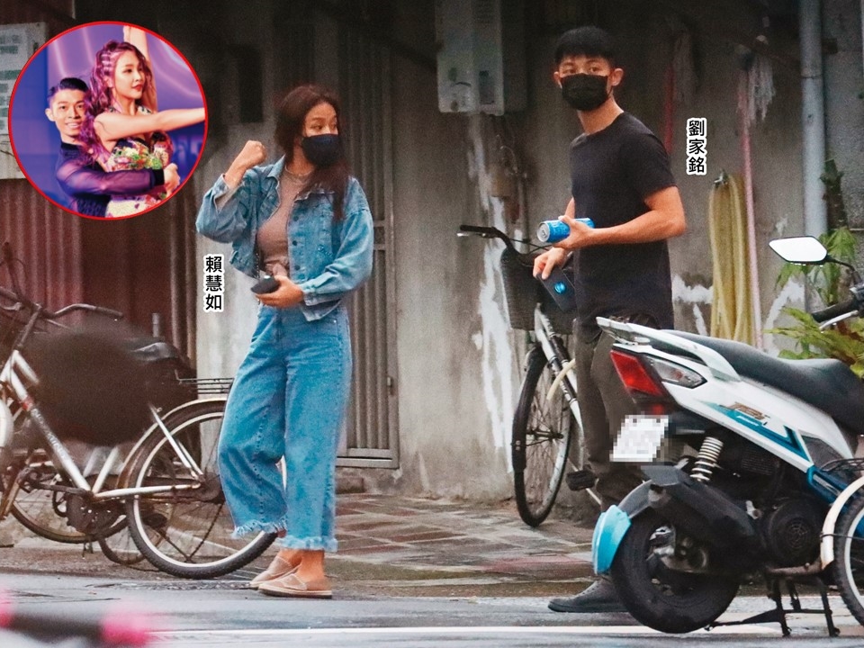 10/24 17:10 兩人開著車到了台北市大同區，停好車後一起下車，始終保持些許距離。