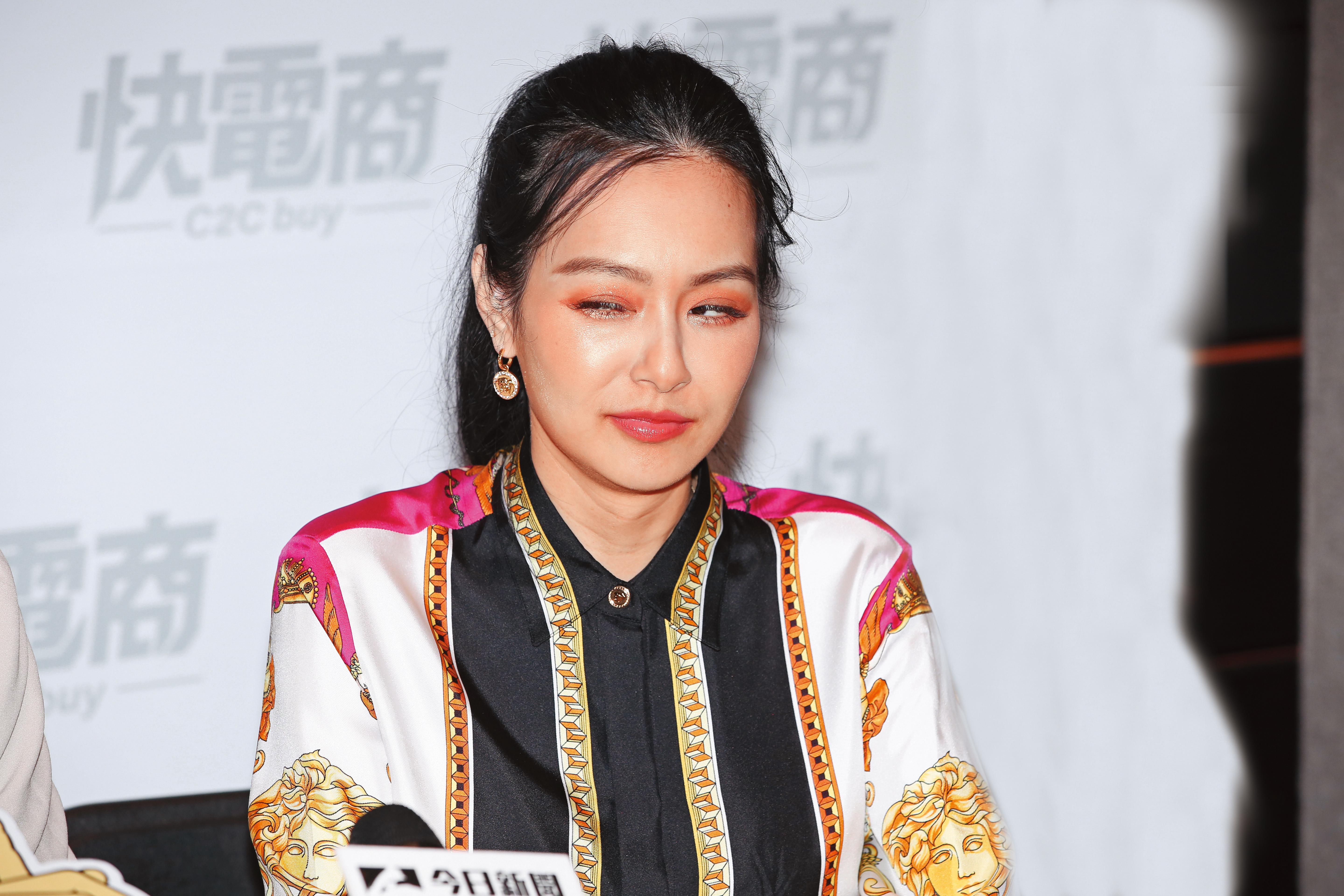 王思佳秒換臉成壞女人,很想給她Send Tree Pay(甩巴掌)。