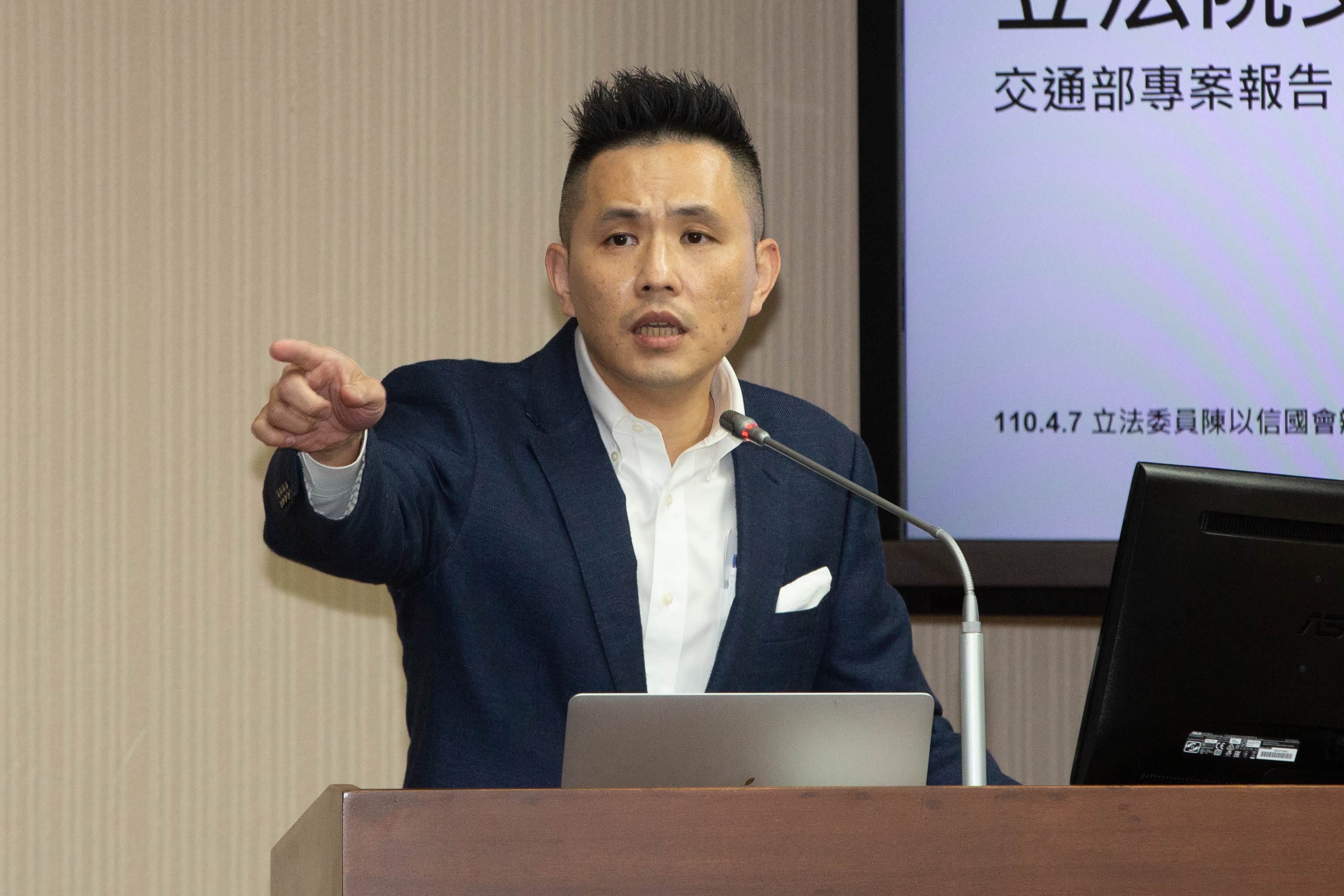 吳釗燮近期出訪歐洲因此請假缺席專案報告，陳以信卻放話，只要吳不來就會杯隔葛外交部預算。（本刊資料照）