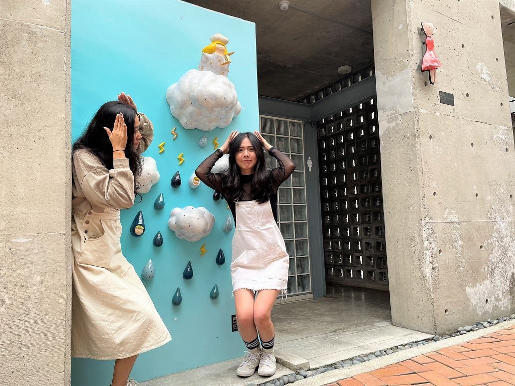 《遠得要命藝術廁所》從在地環境元素發想，創作出9組奇幻構想、玩味十足的陶藝作品。（新北市立鶯歌陶瓷博物館提供）