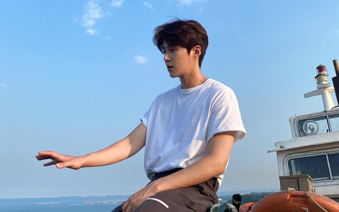 金宣虎因被前女友爆料而重挫演藝事業，今先後有韓媒和YouTuber踢爆前女友私德有問題。（翻攝金宣虎IG）