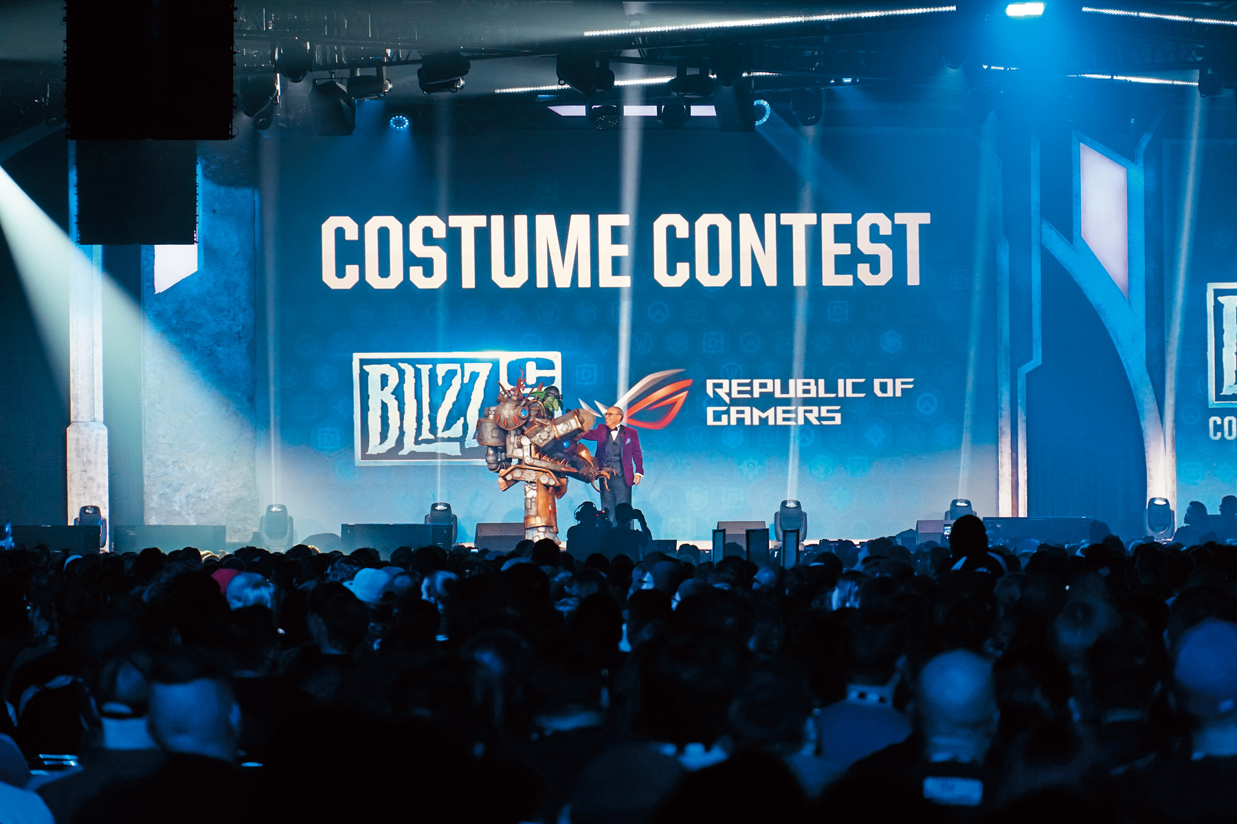 暴雪原規劃於明年初舉辦線上嘉年華，今宣布活動暫緩。圖為2018年加州實體活動現場。